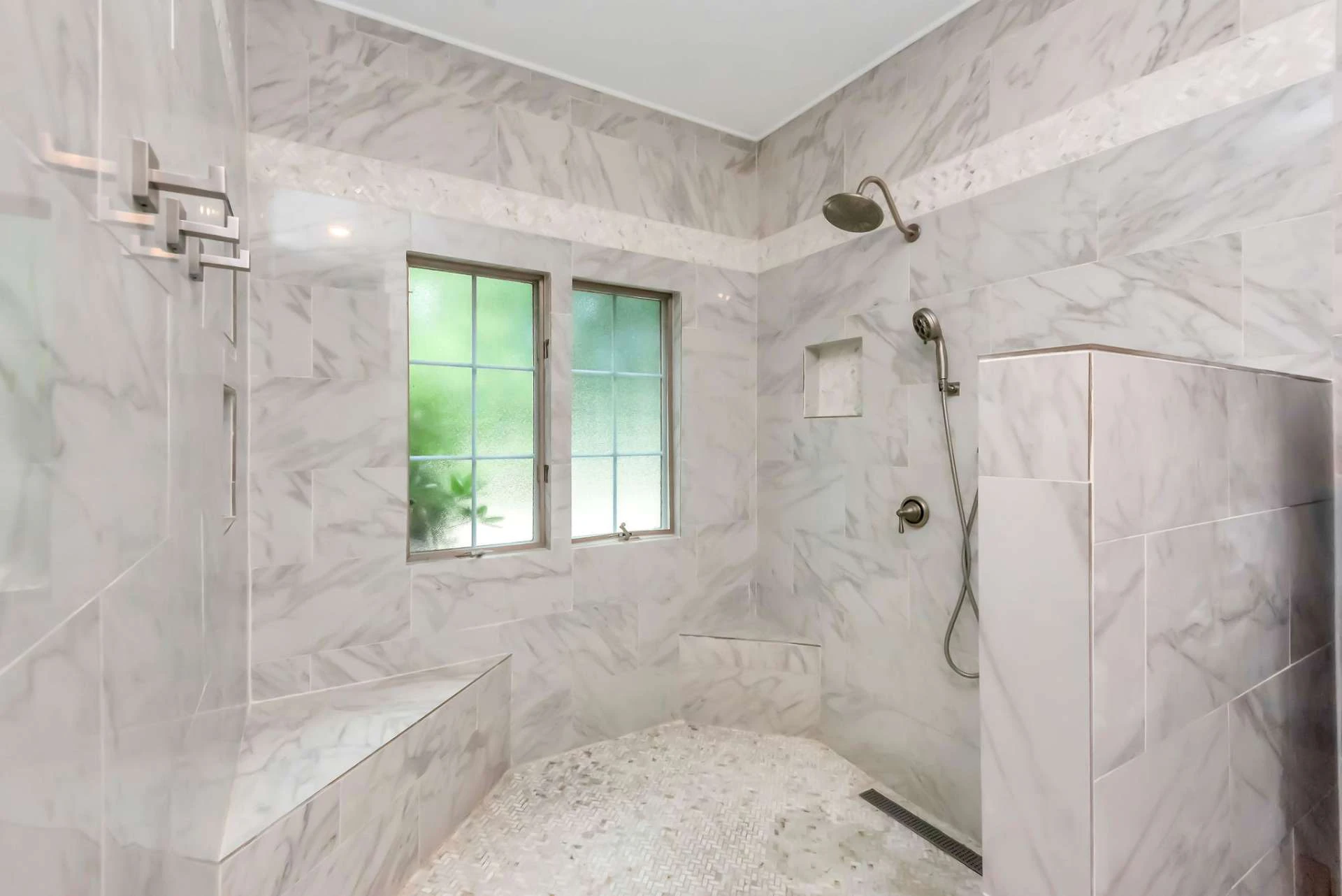 Image number 3 for the current listing