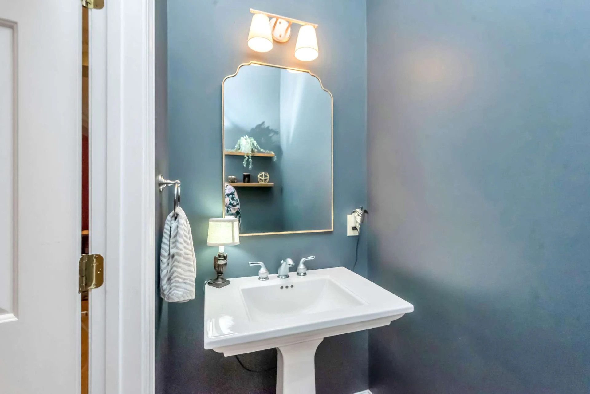 Image number 6 for the current listing