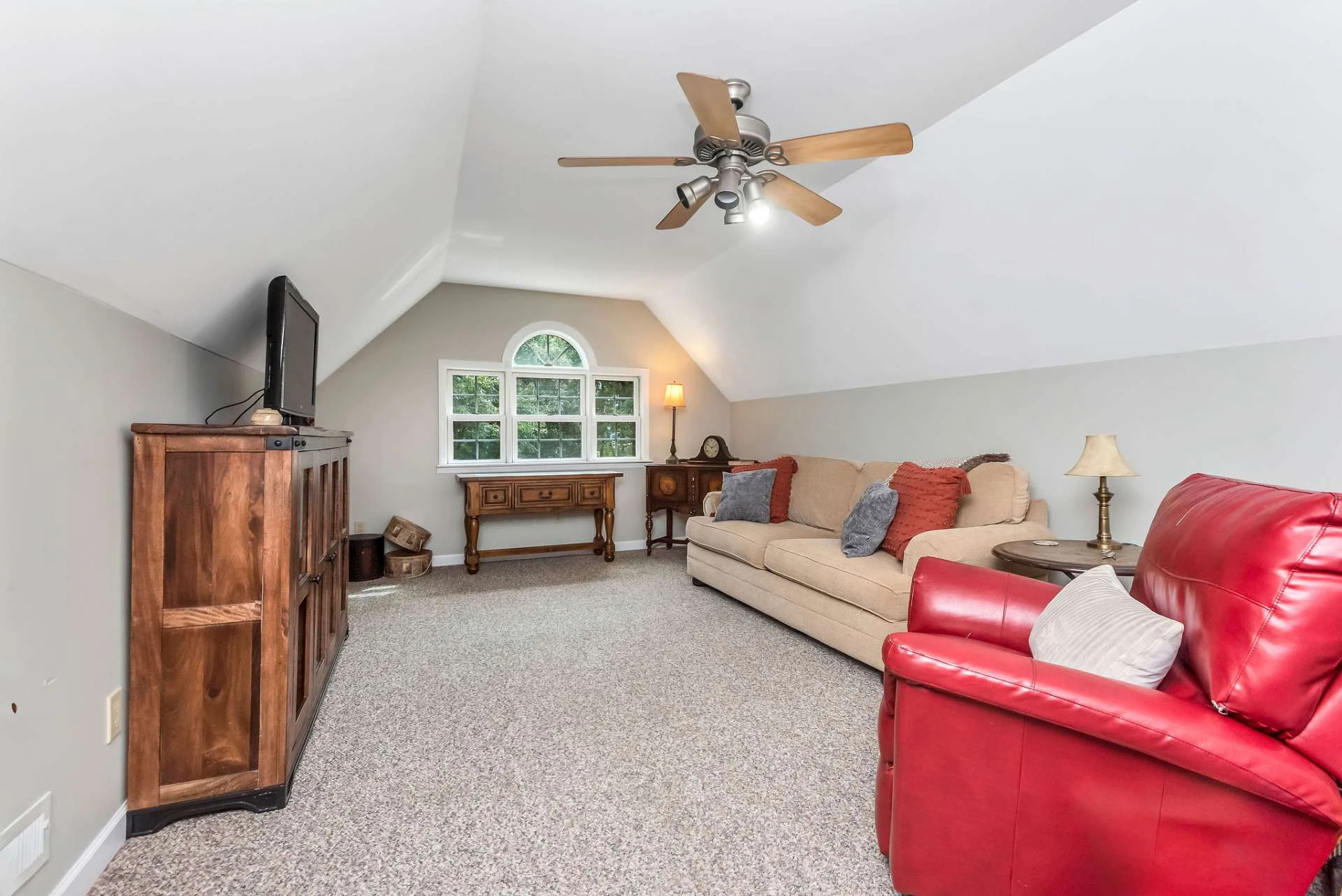 Image number 8 for the current listing