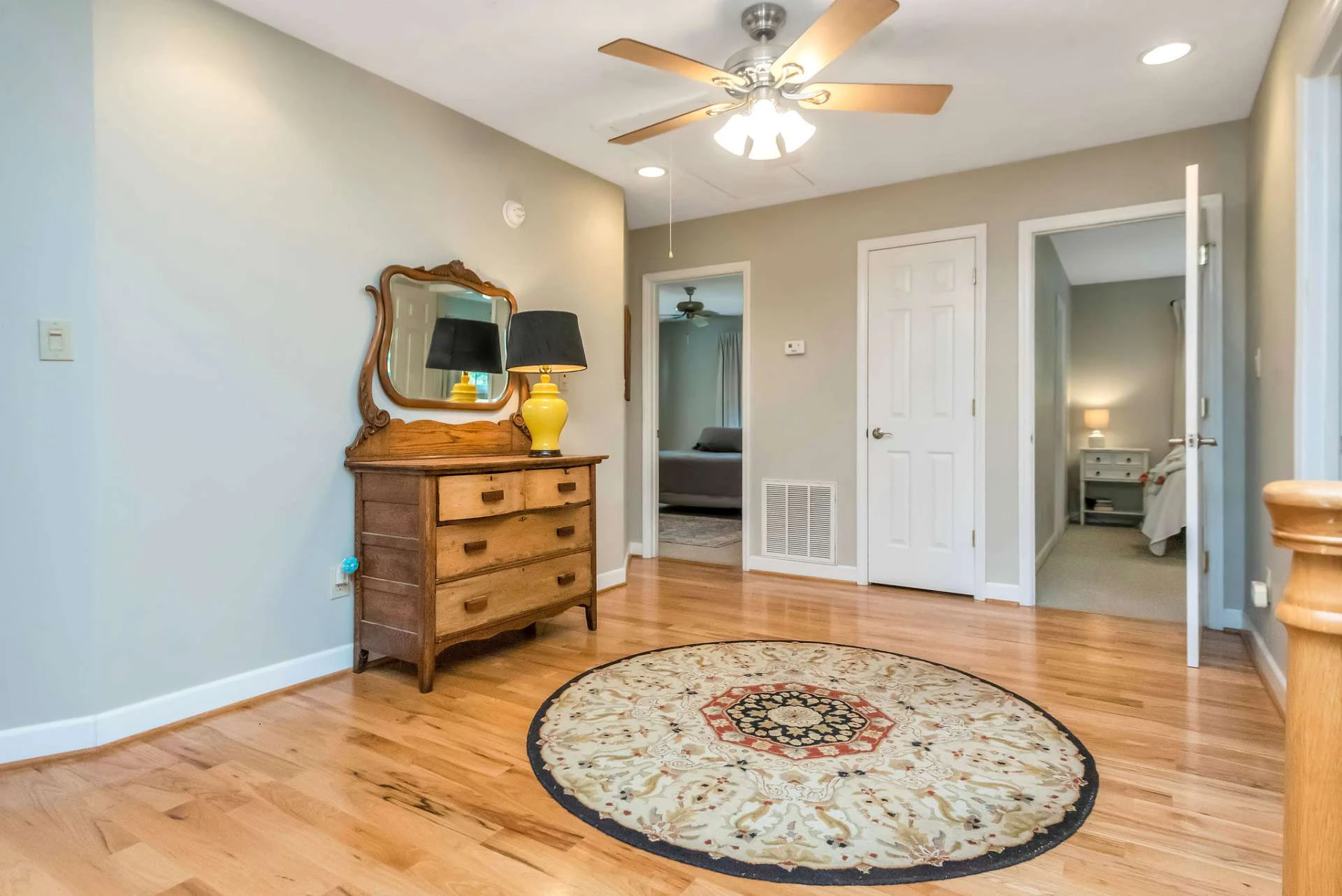 Image number 9 for the current listing