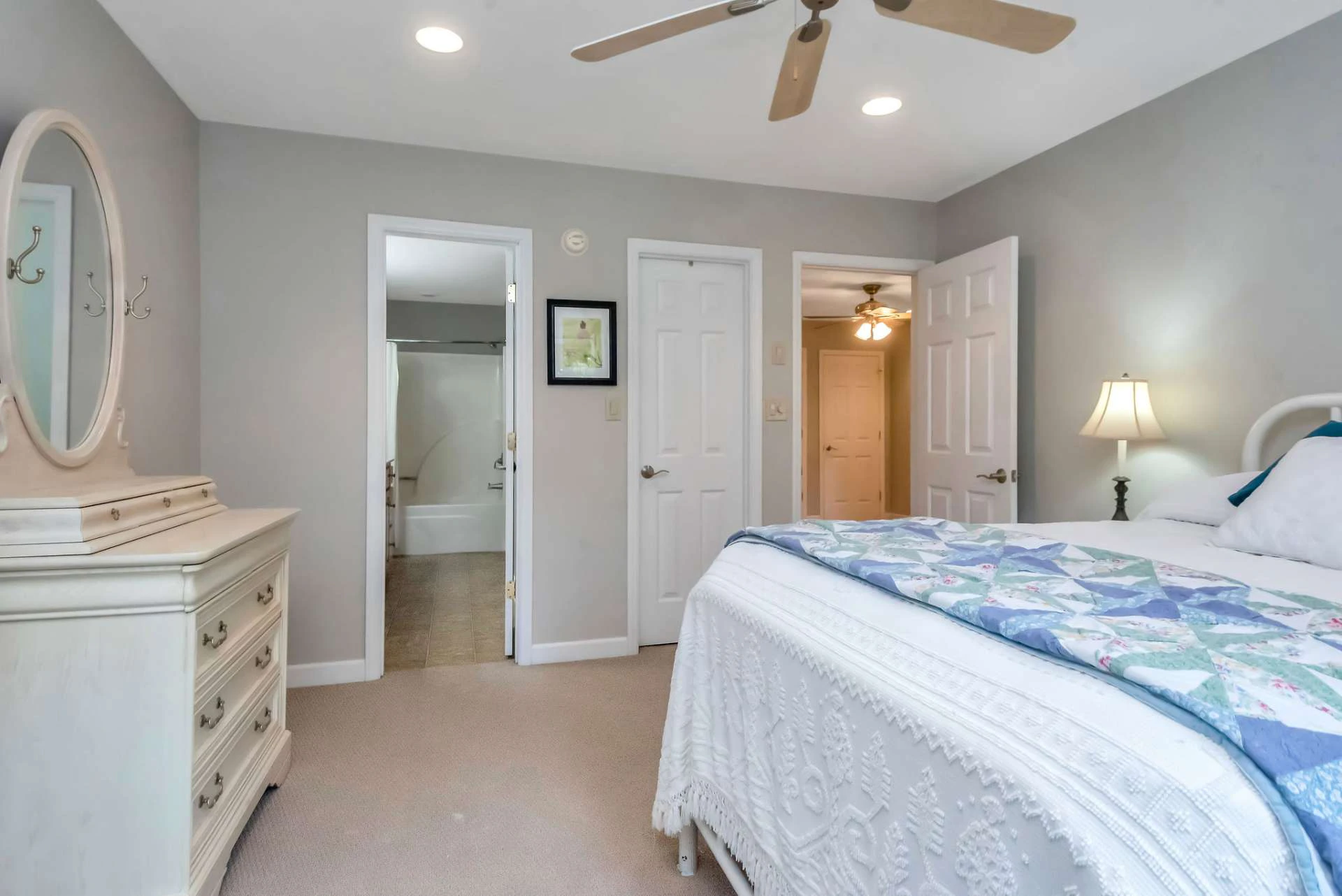 Image number 2 for the current listing