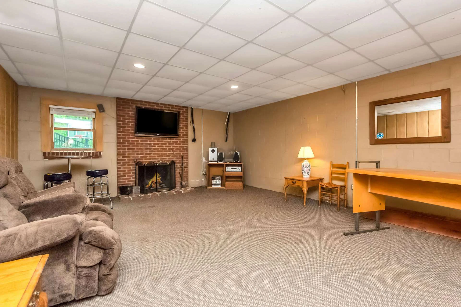 Image number 21 for the current listing