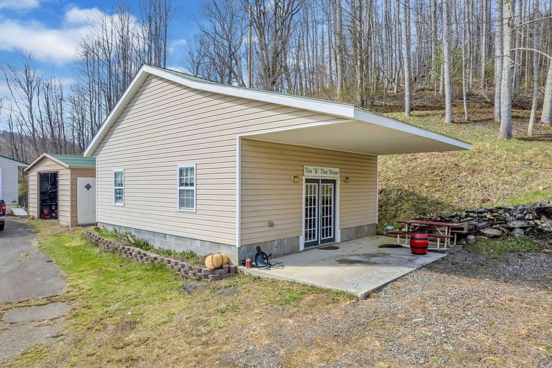 Image number 21 for the current listing