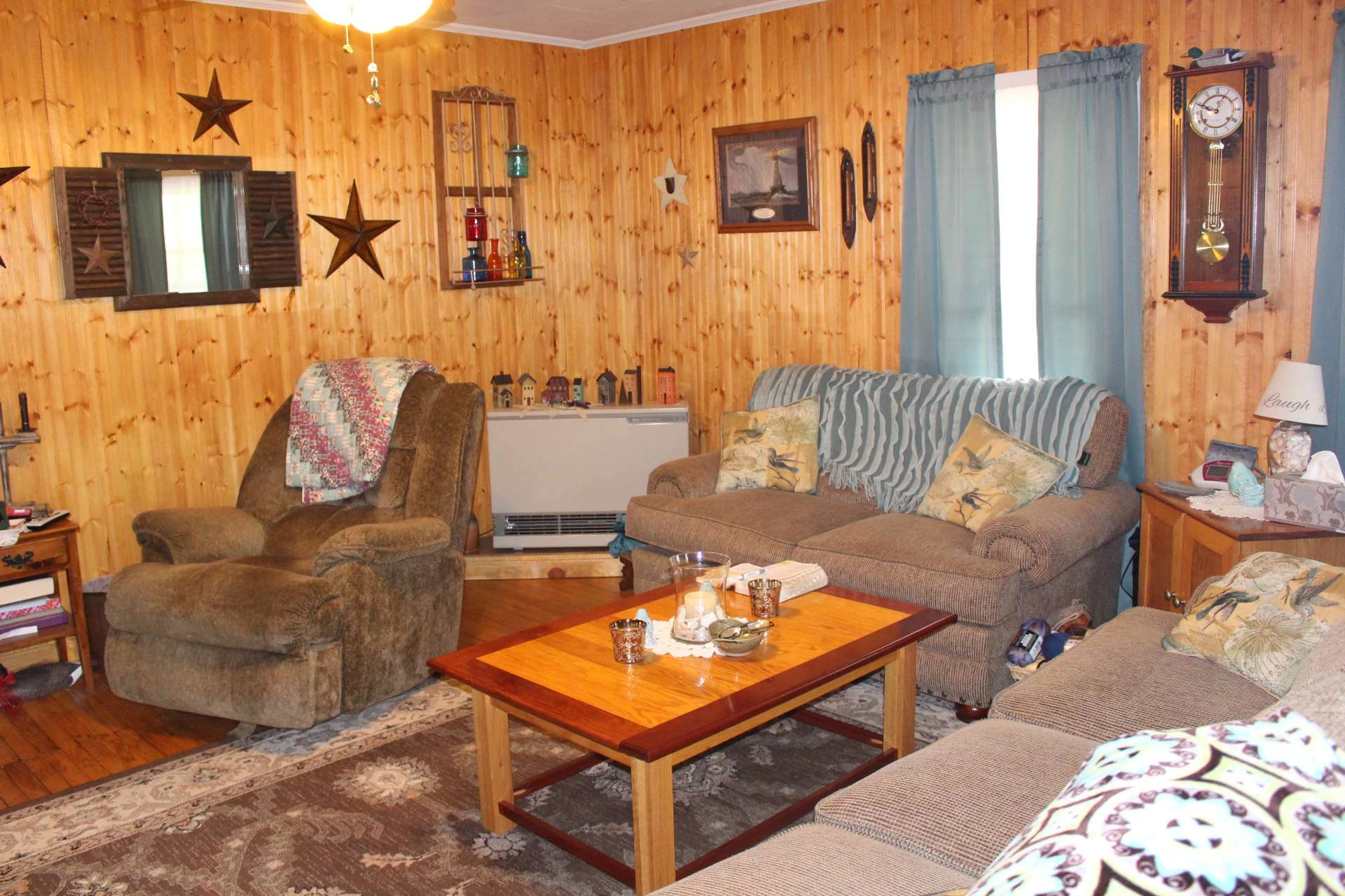 Image number 15 for the current listing