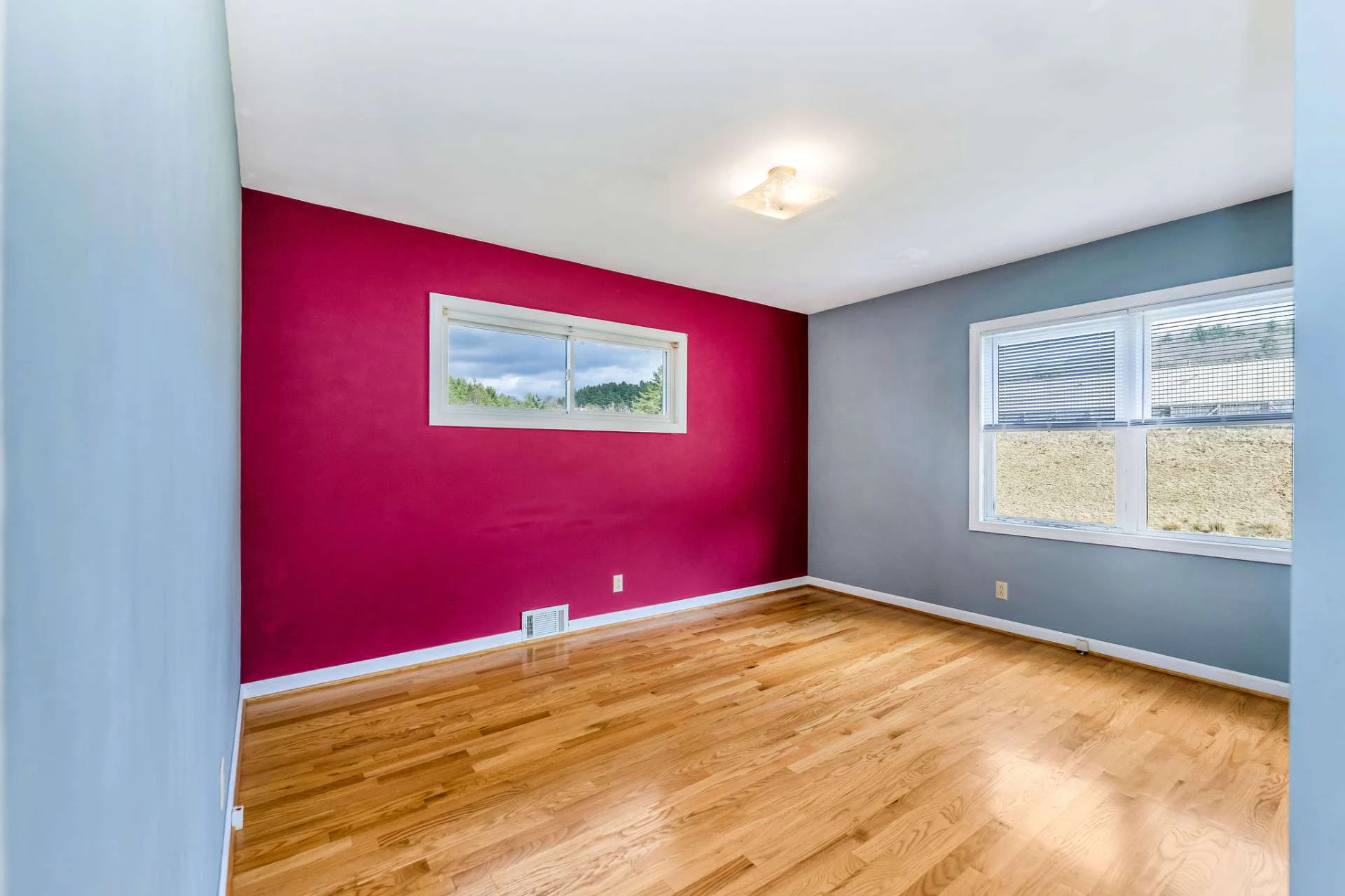 Image number 7 for the current listing