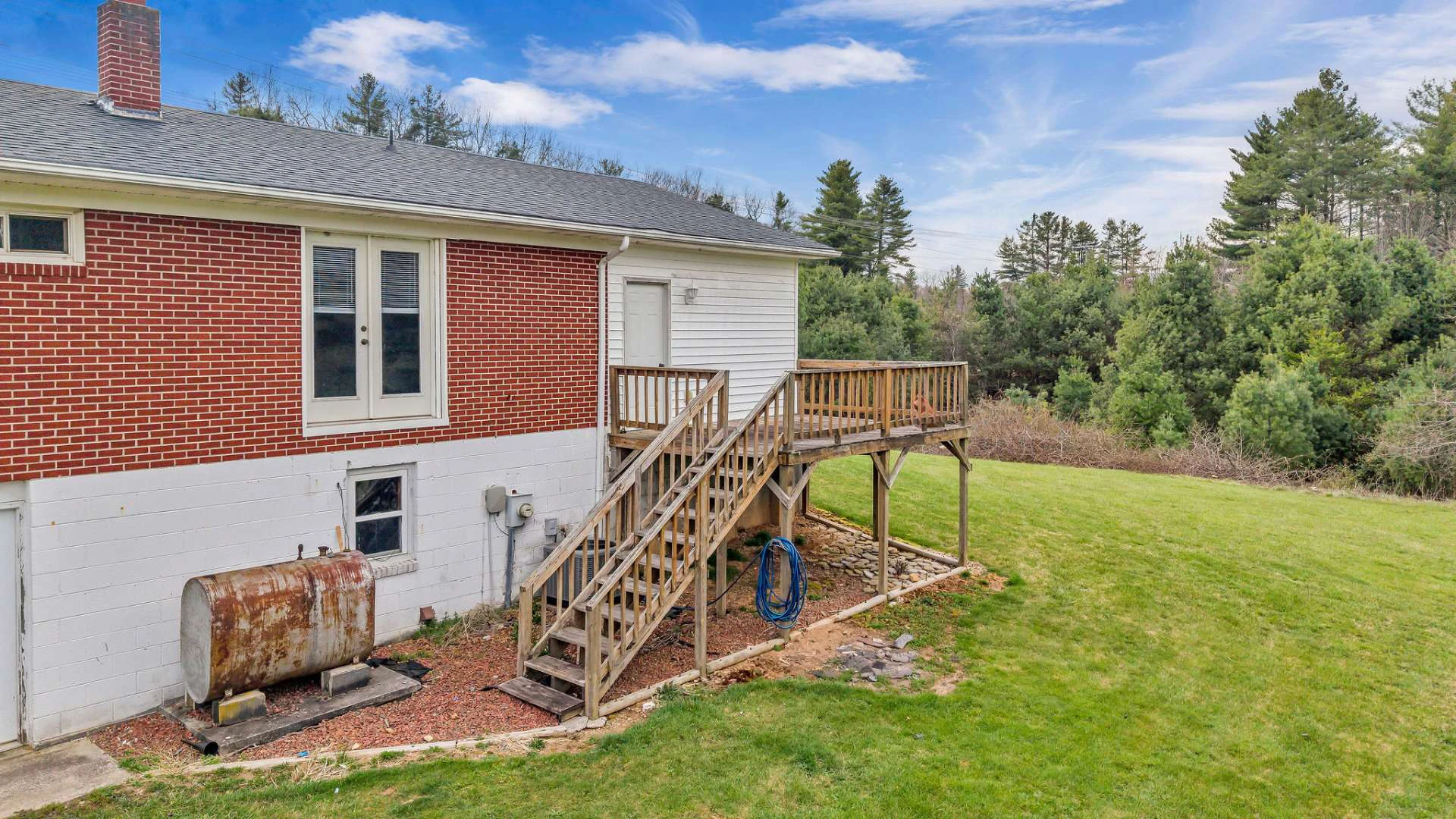 Image number 14 for the current listing