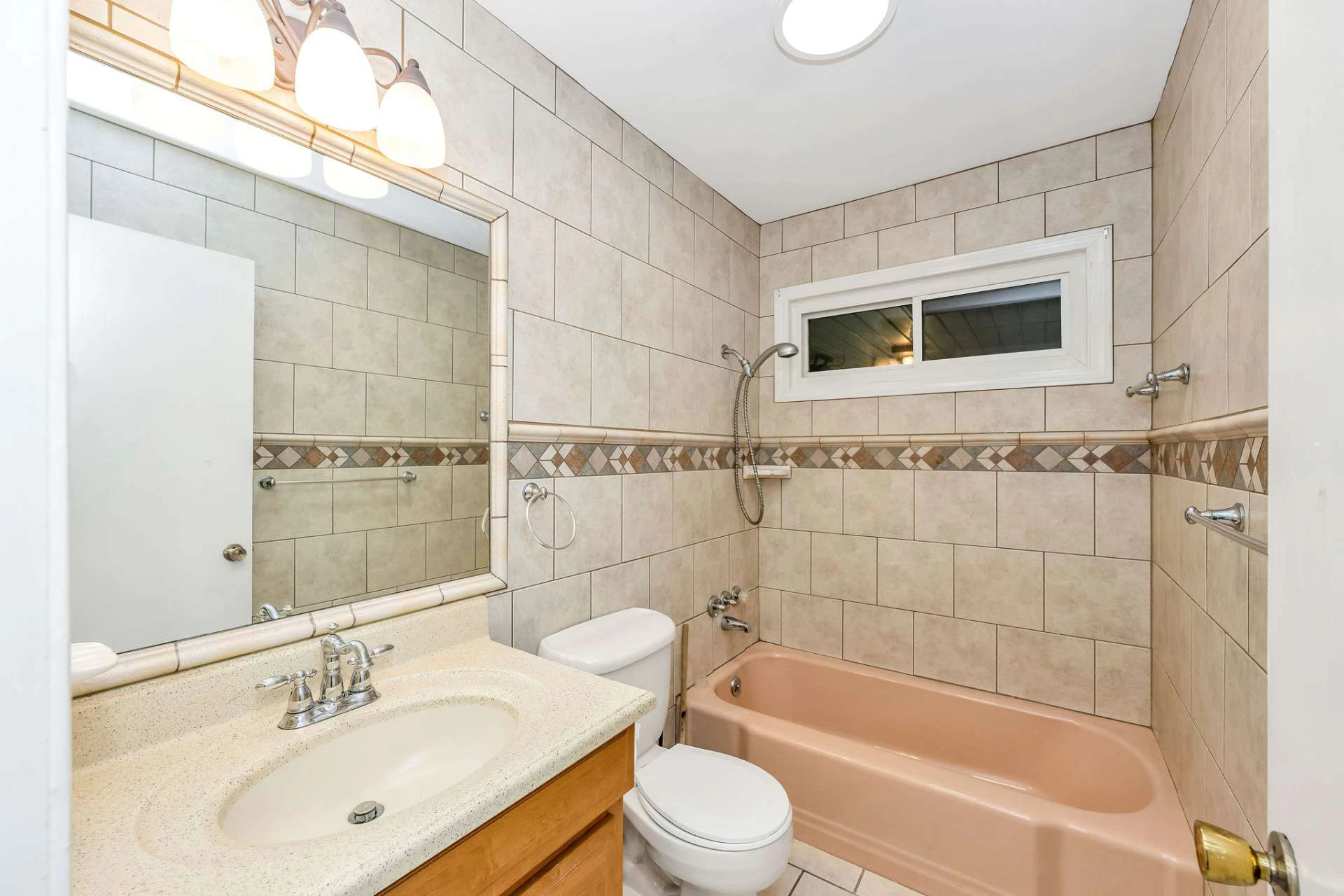 Image number 11 for the current listing