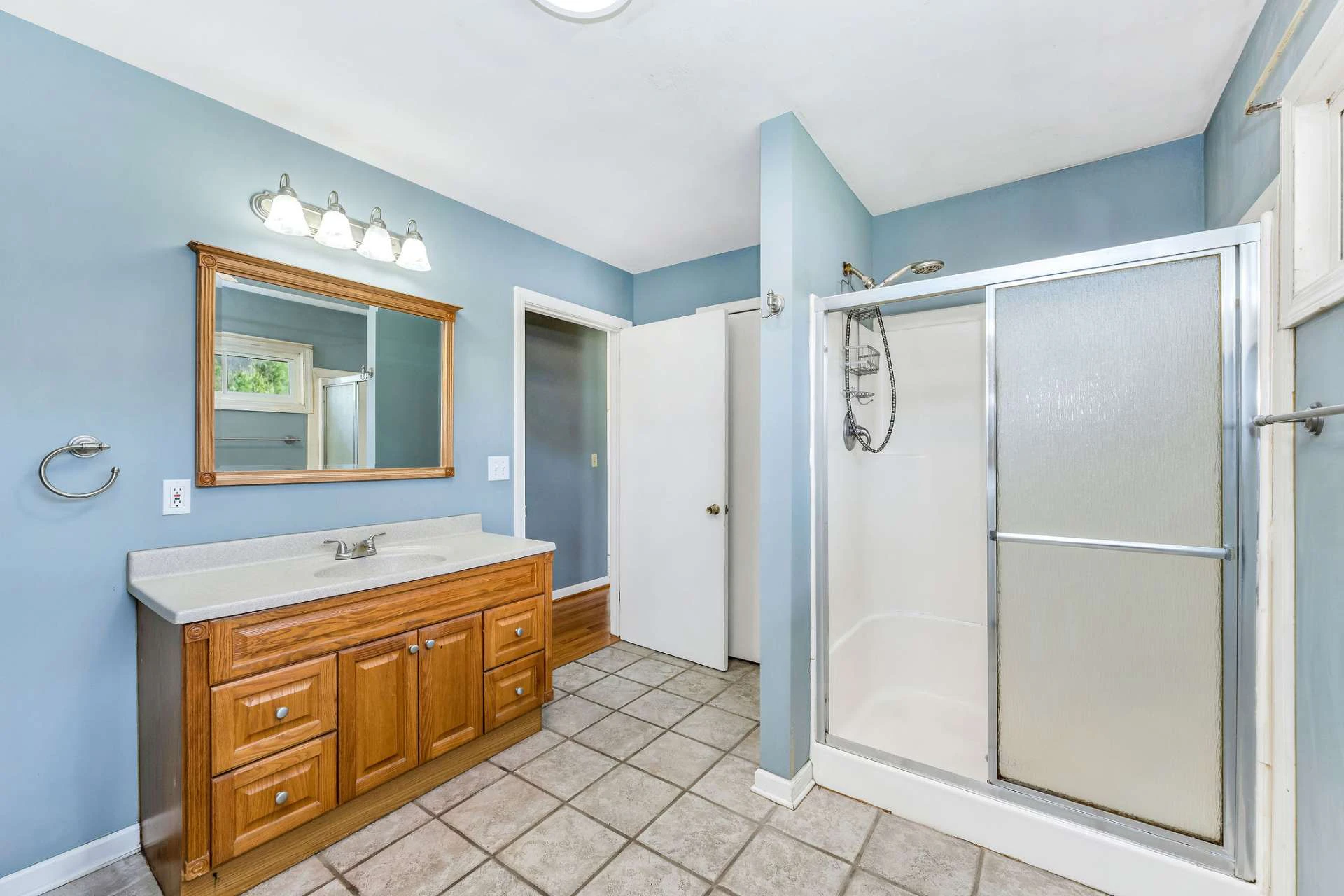 Image number 3 for the current listing