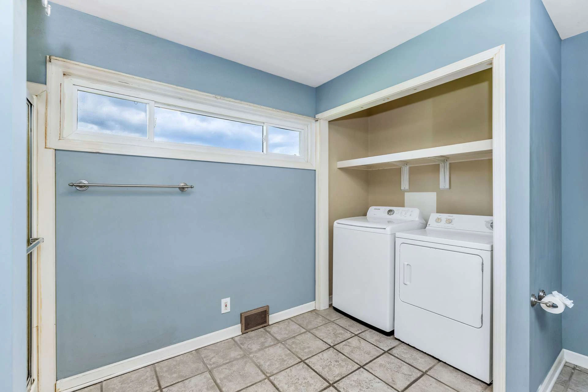 Image number 6 for the current listing