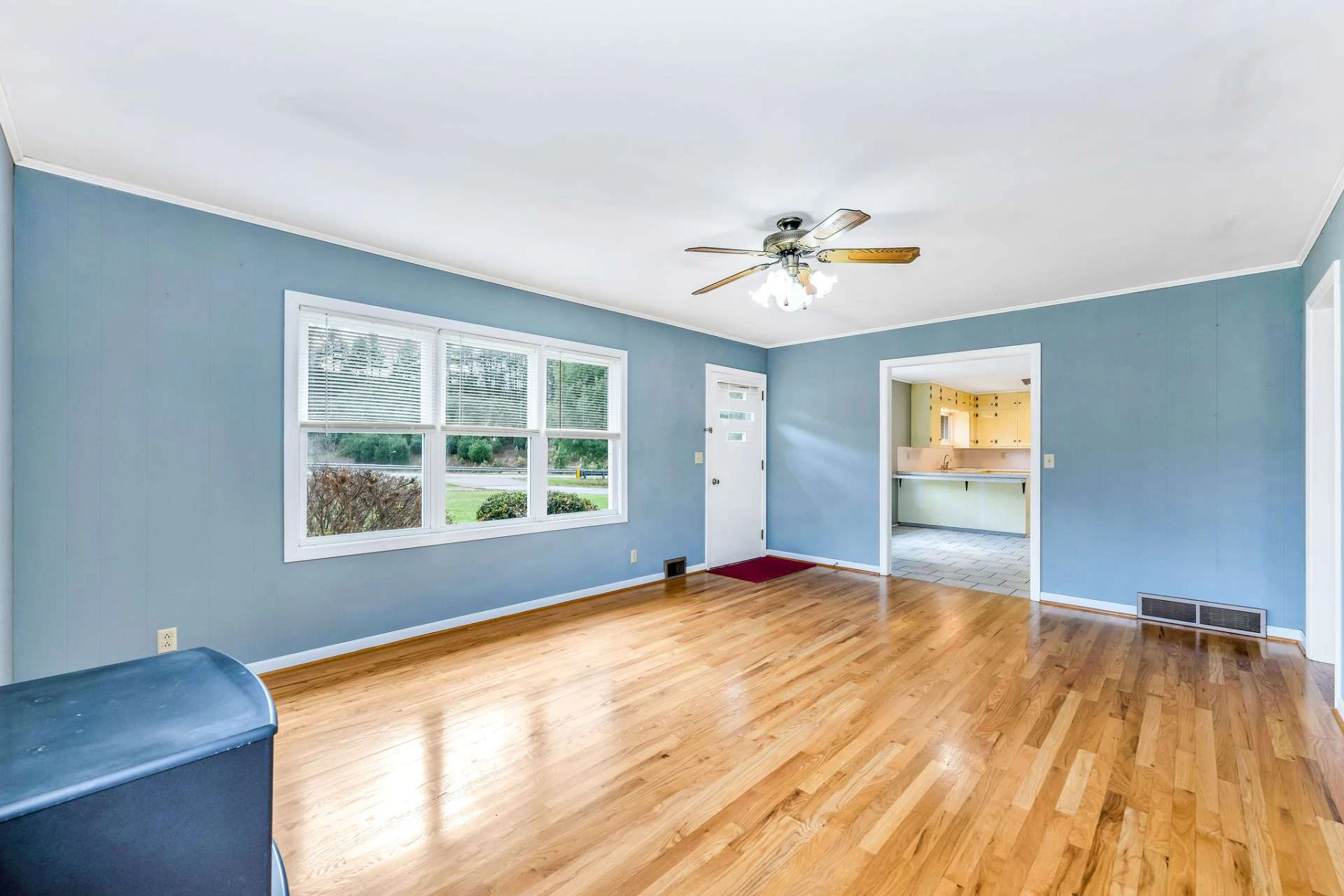 Image number 21 for the current listing
