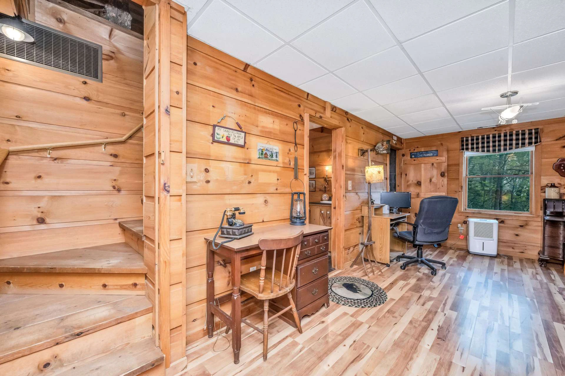 Image number 10 for the current listing