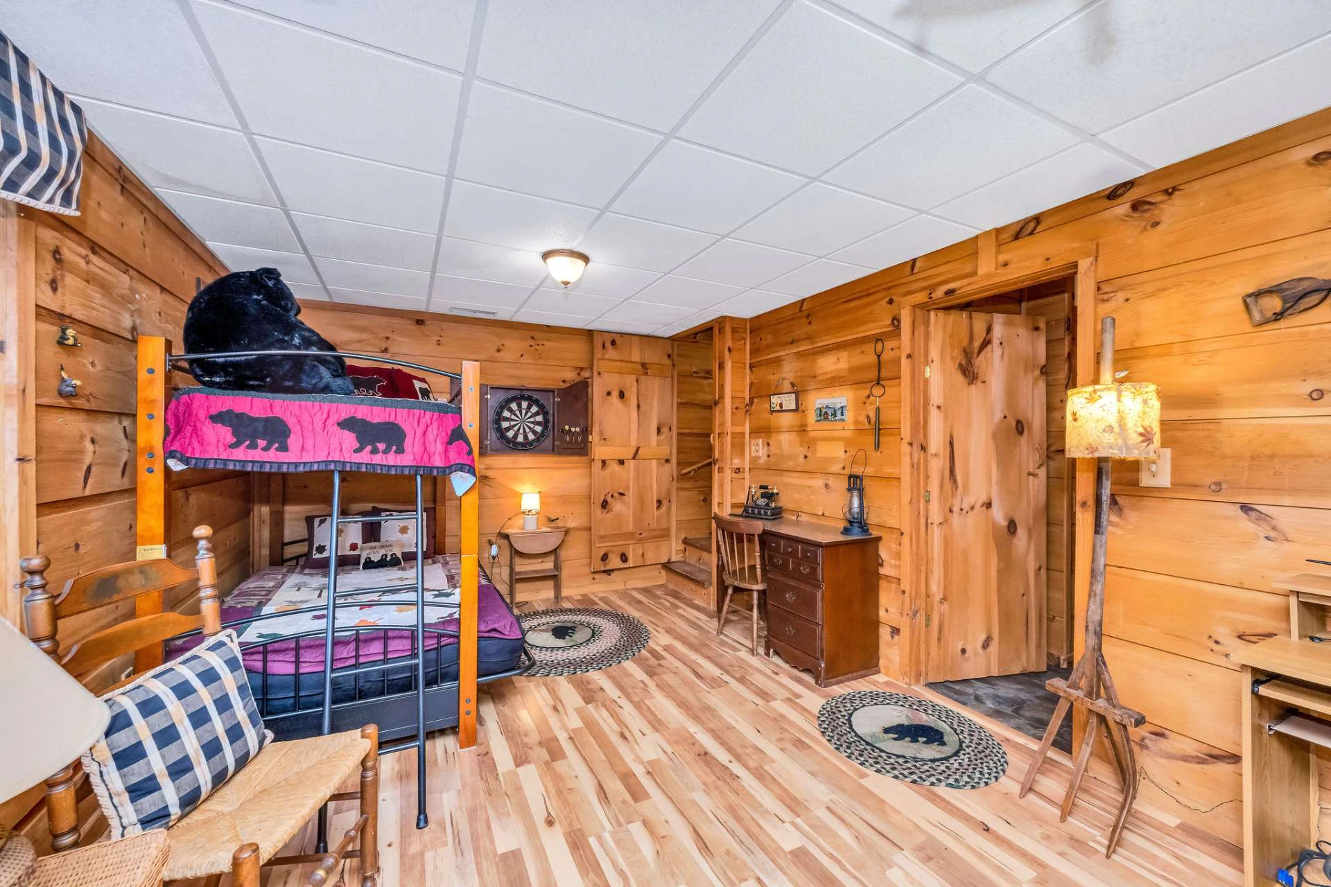Image number 14 for the current listing