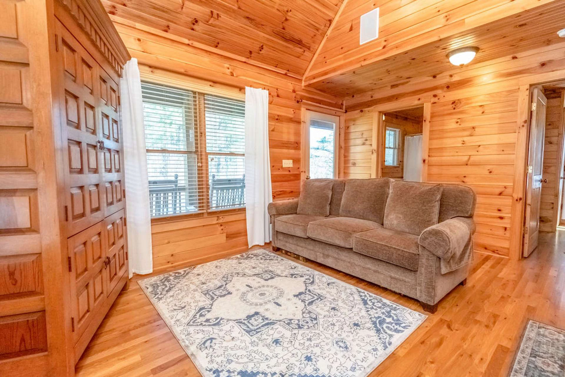 Image number 2 for the current listing