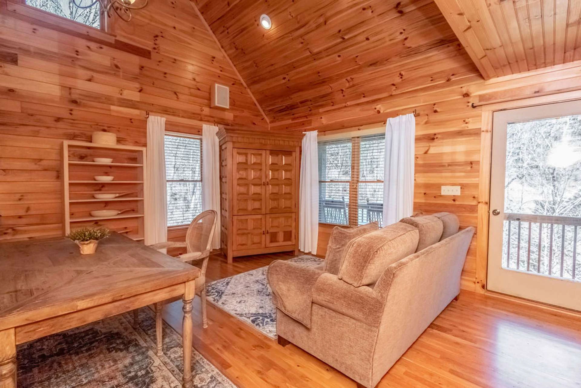 Image number 19 for the current listing