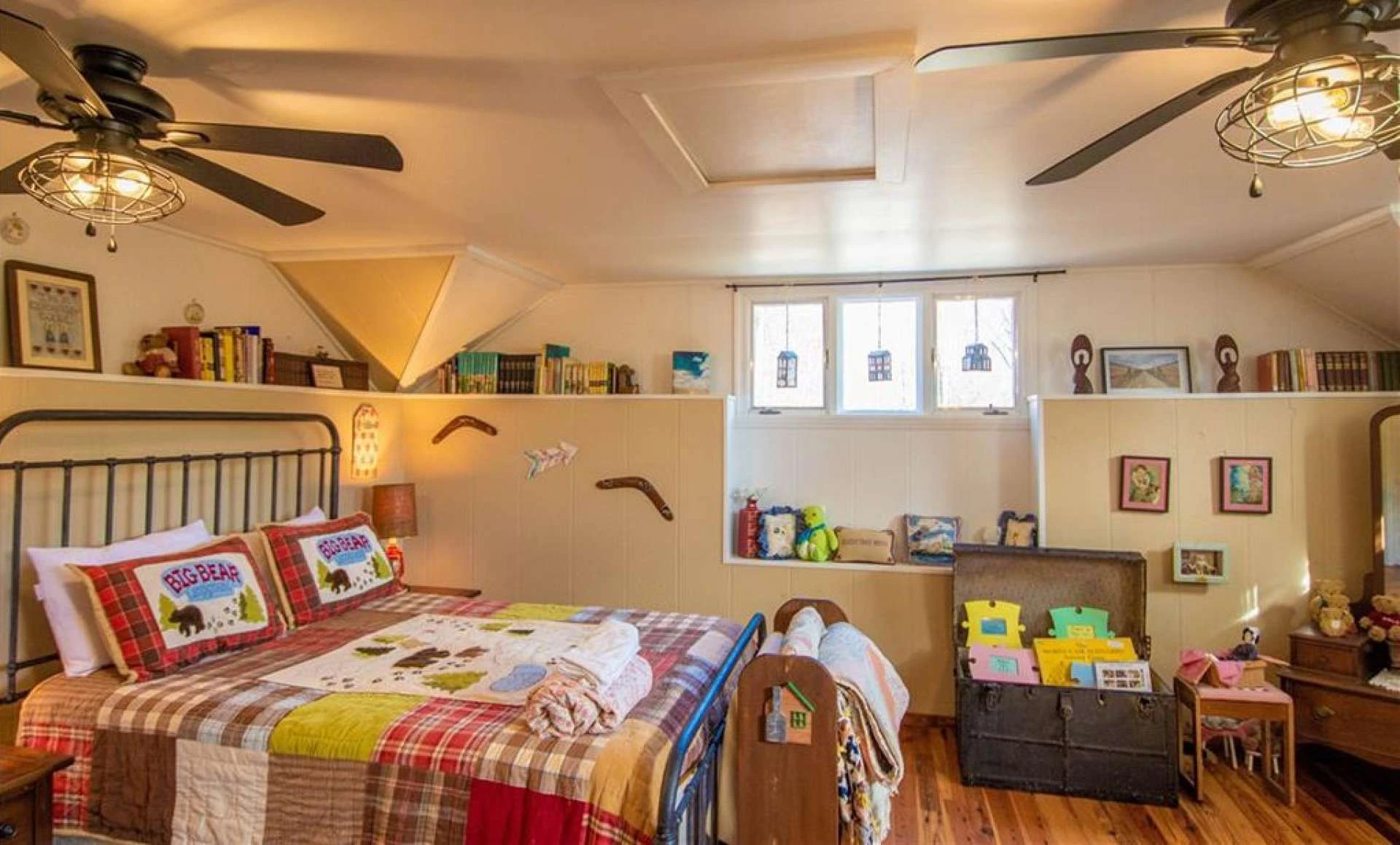 Image number 3 for the current listing