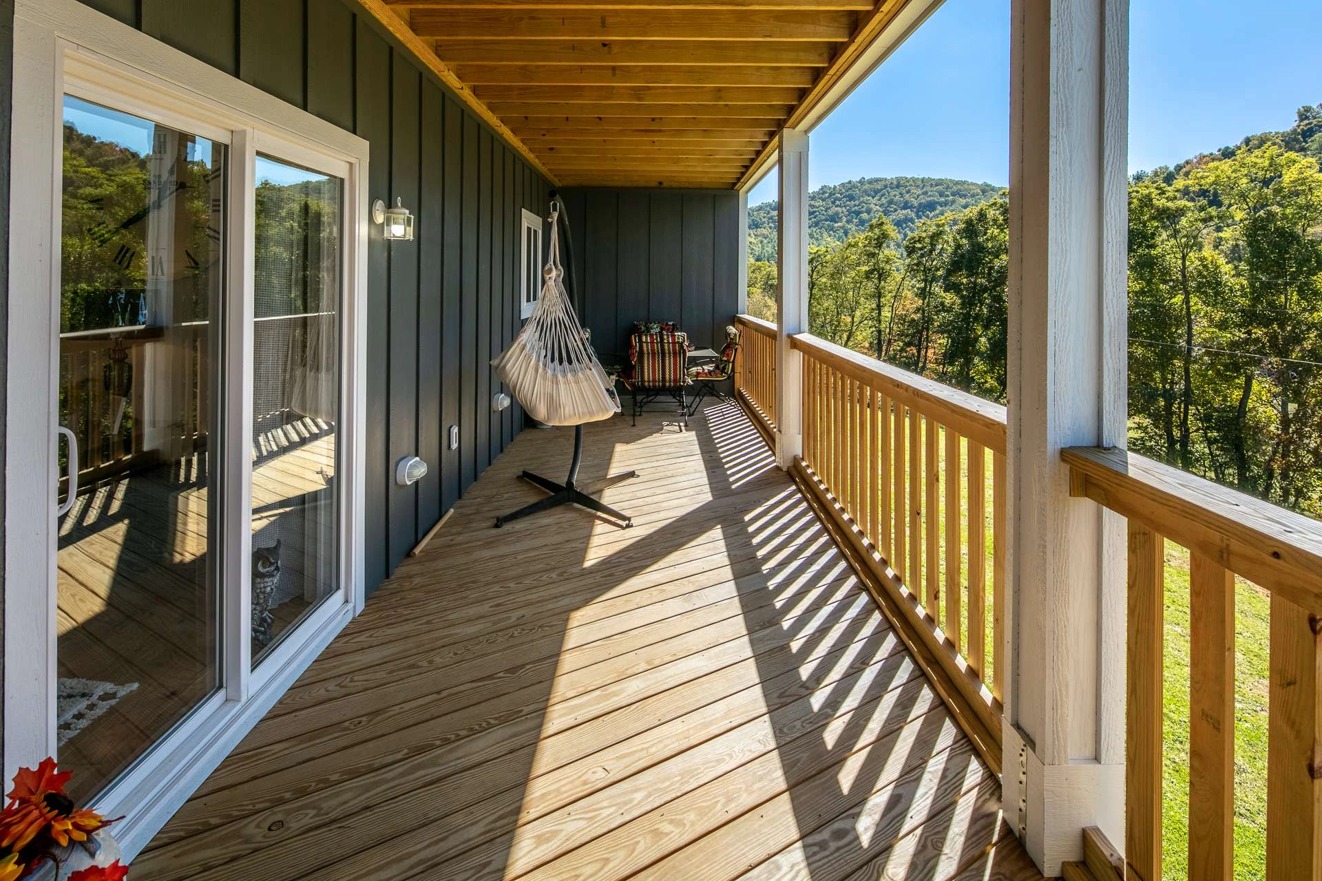 Image number 14 for the current listing