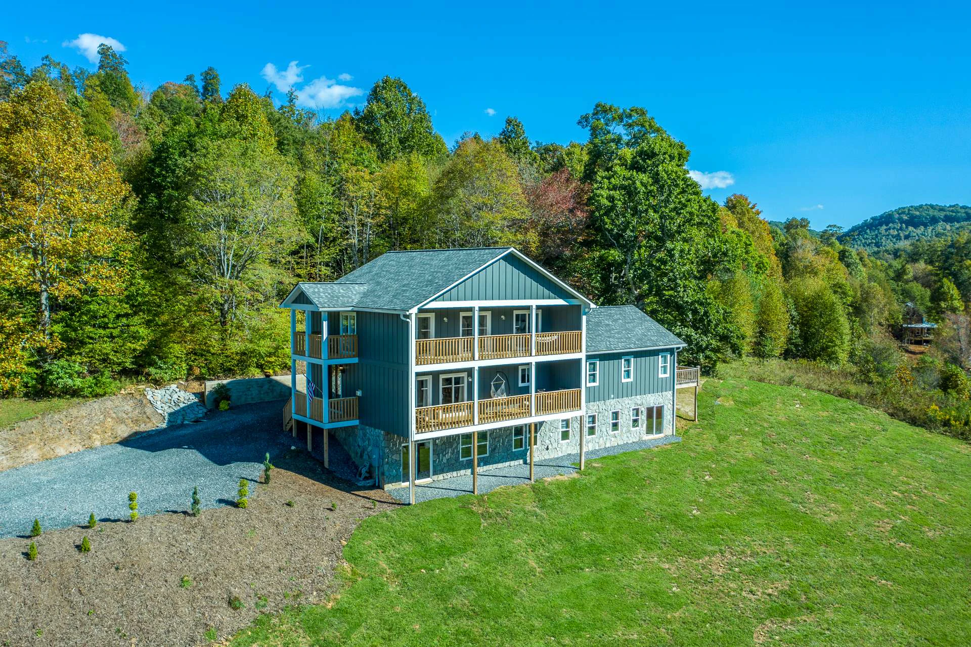 Image number 17 for the current listing