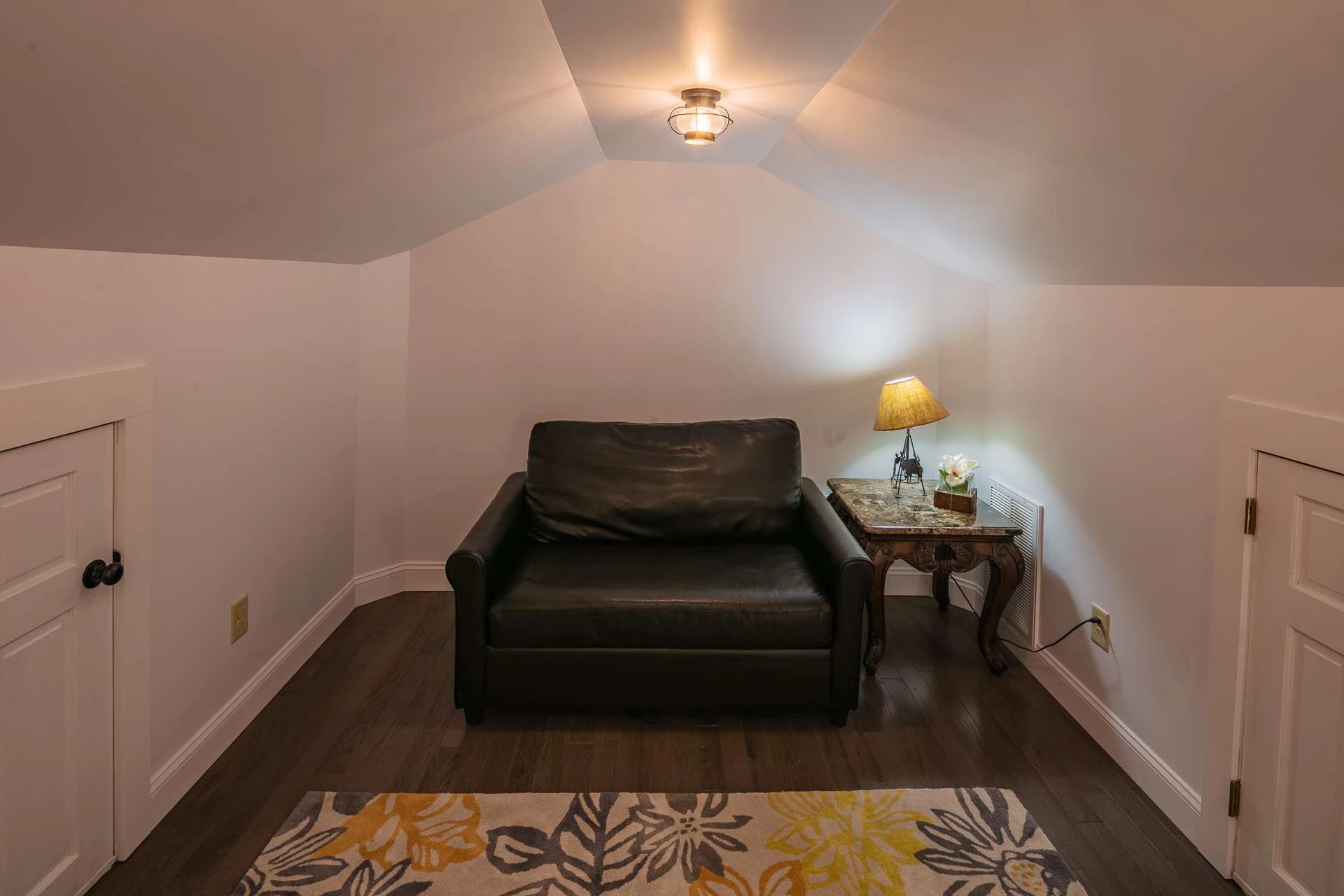 Image number 8 for the current listing