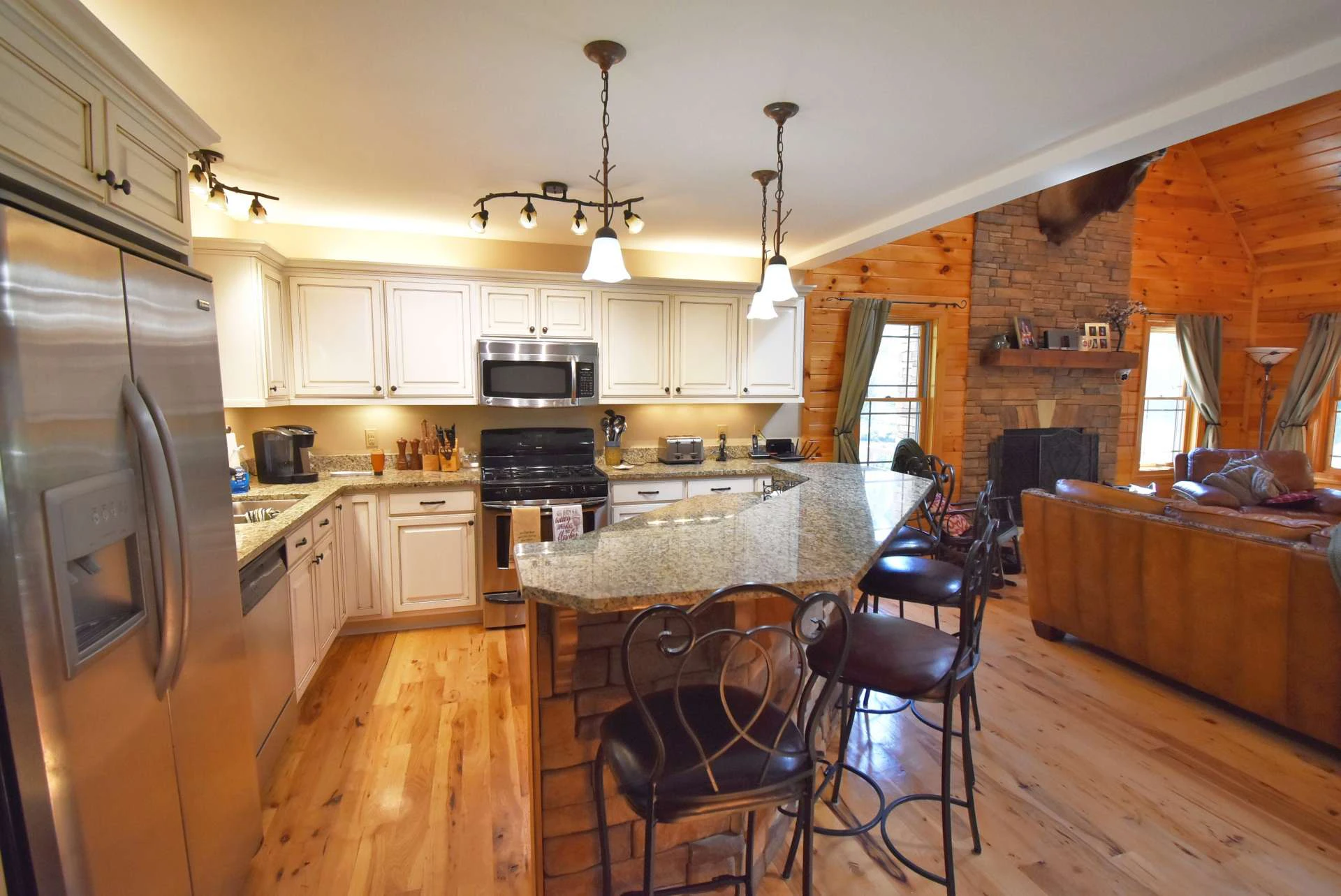 Image number 18 for the current listing