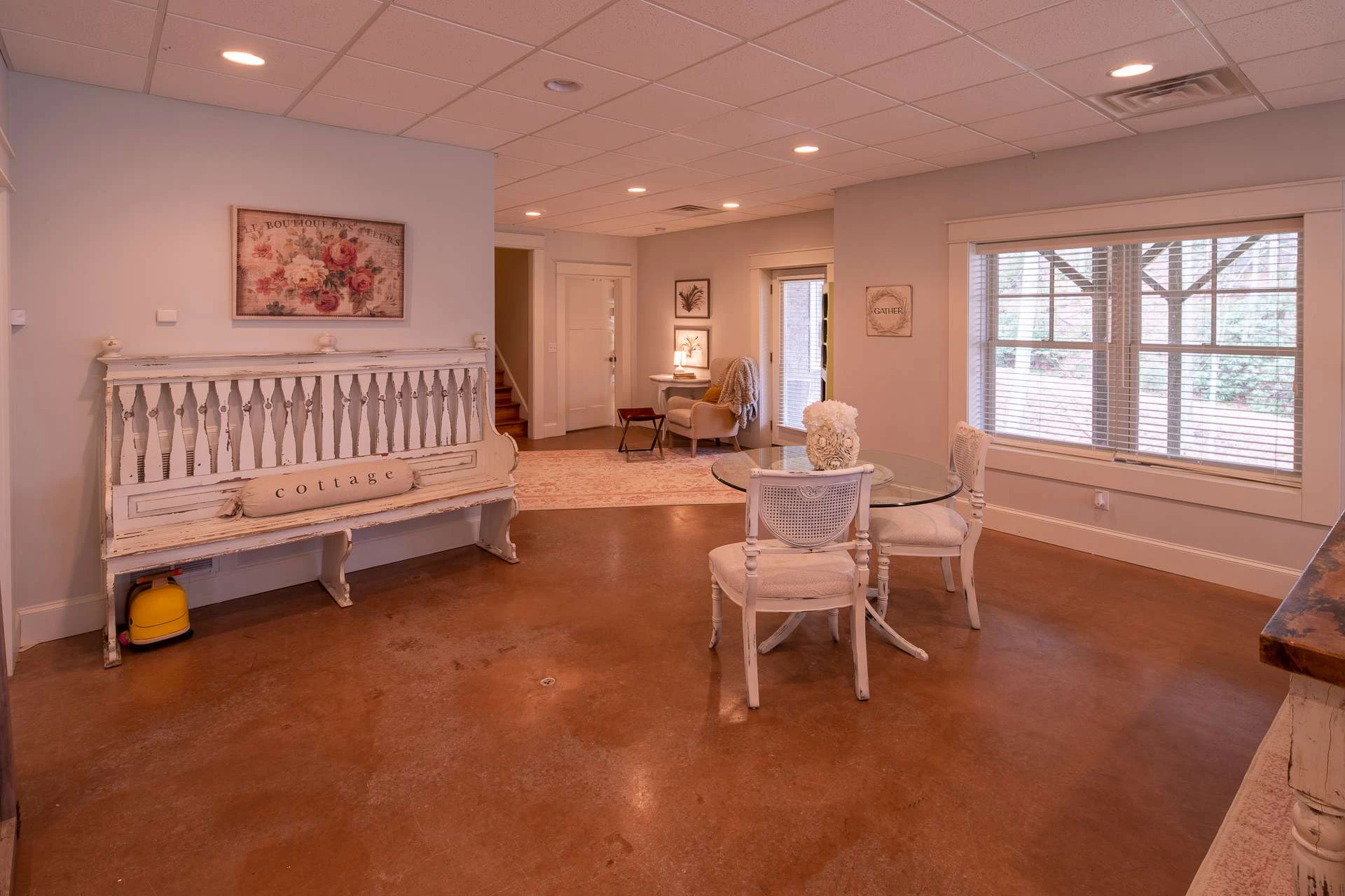 Image number 13 for the current listing