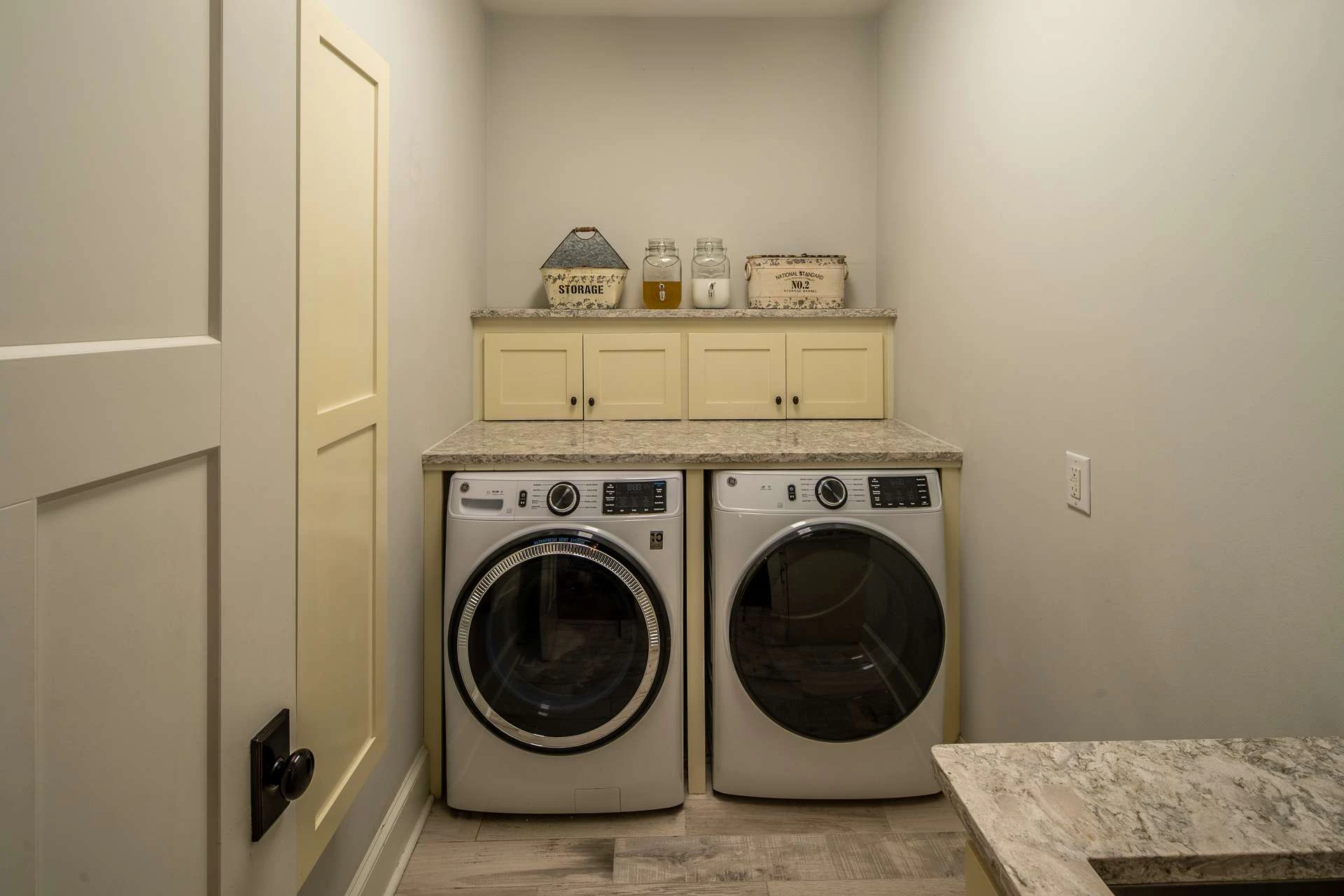 Image number 5 for the current listing