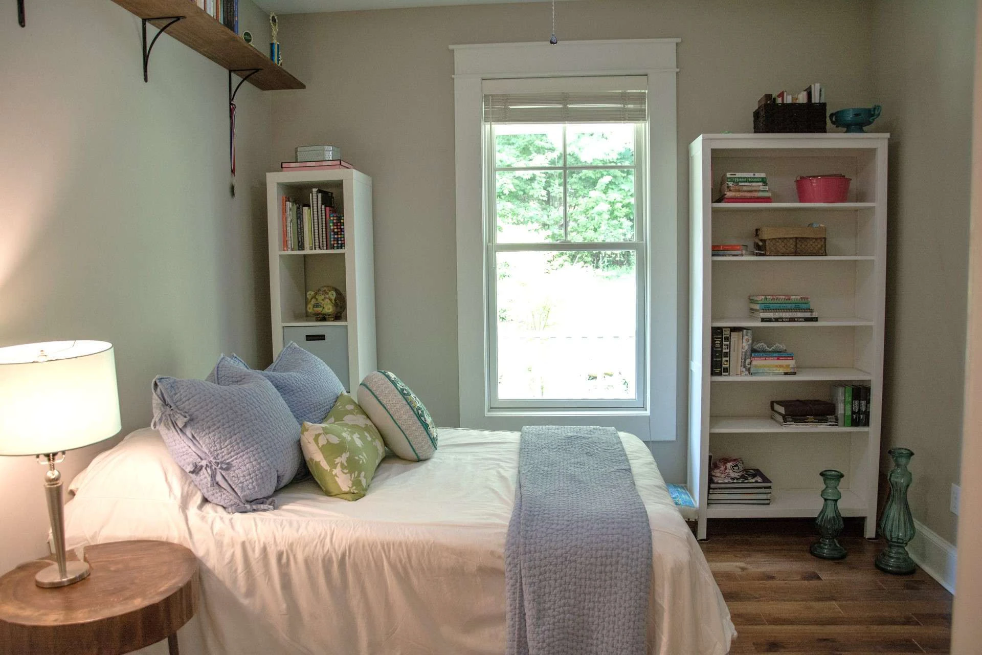 Image number 2 for the current listing