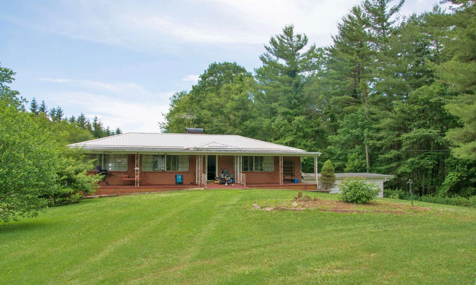 Image number 1 for the current listing