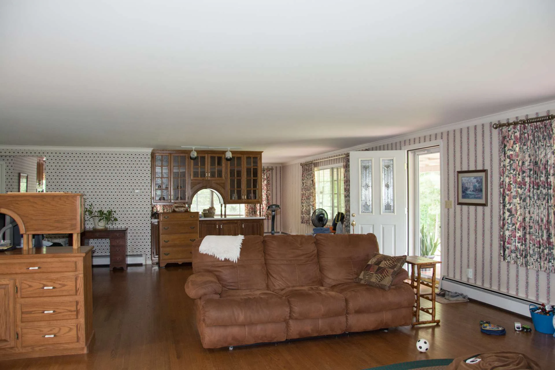 Image number 14 for the current listing