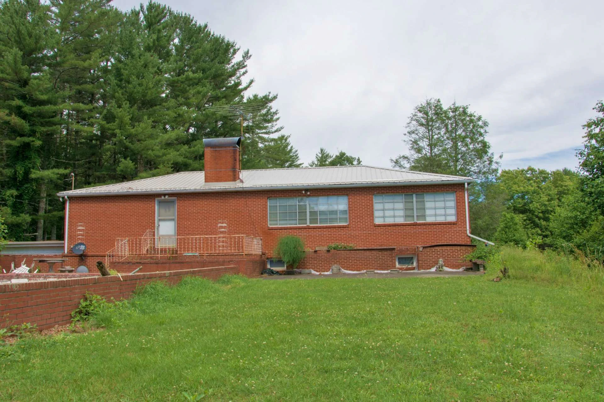 Image number 5 for the current listing