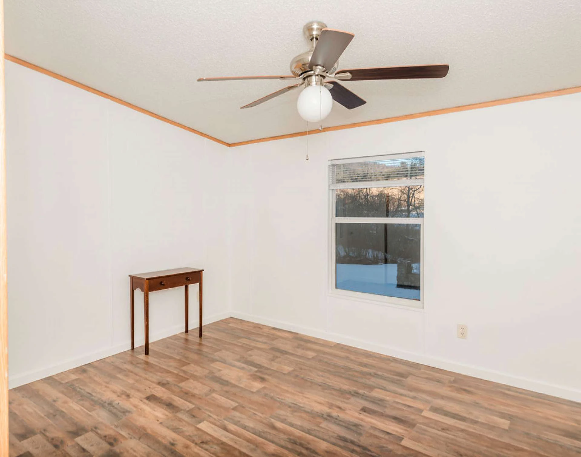 Image number 10 for the current listing