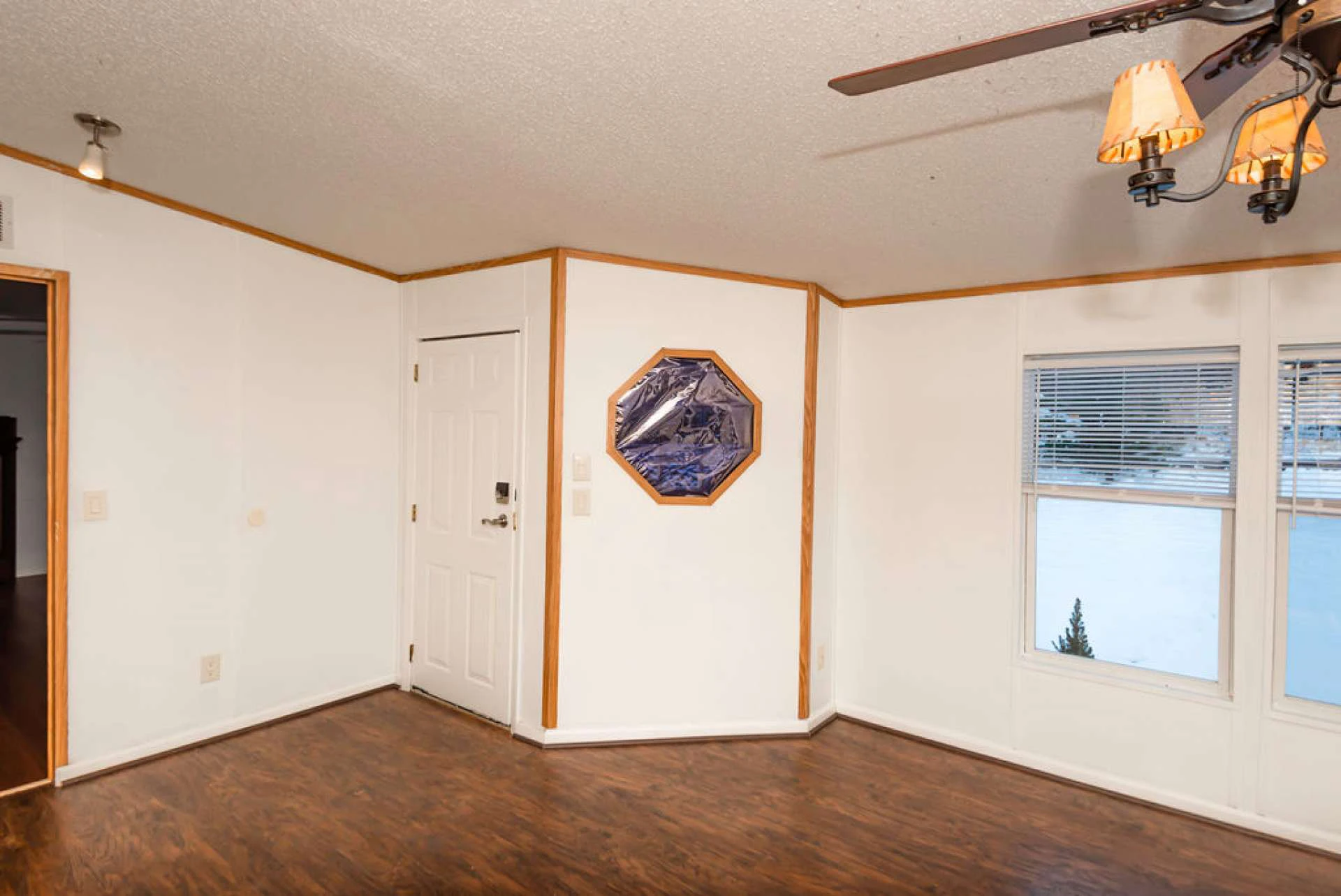 Image number 16 for the current listing