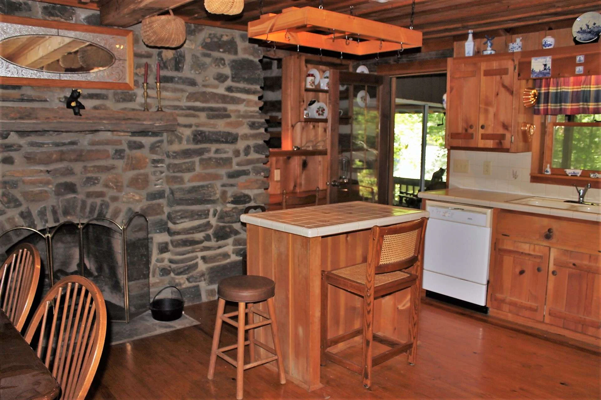 Image number 17 for the current listing