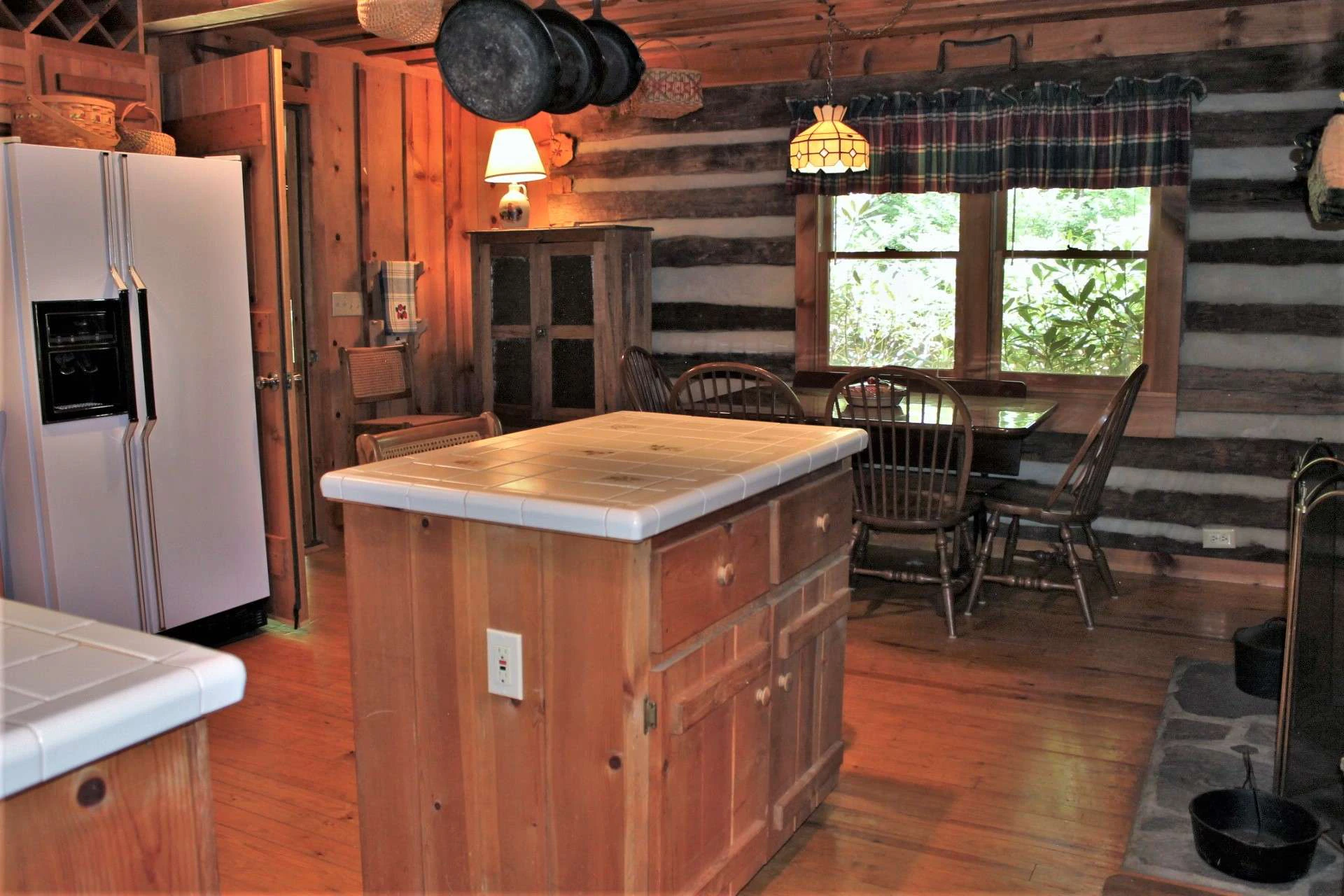 Image number 19 for the current listing