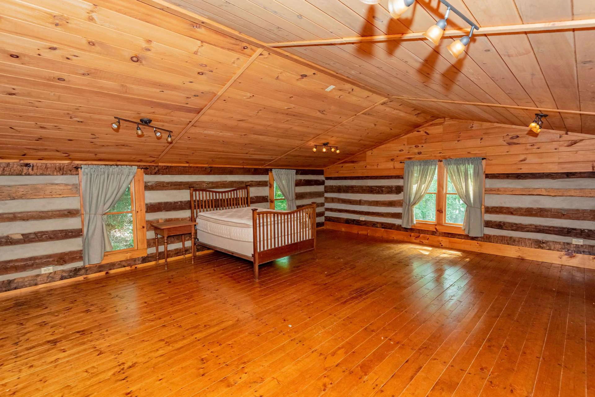 Image number 13 for the current listing