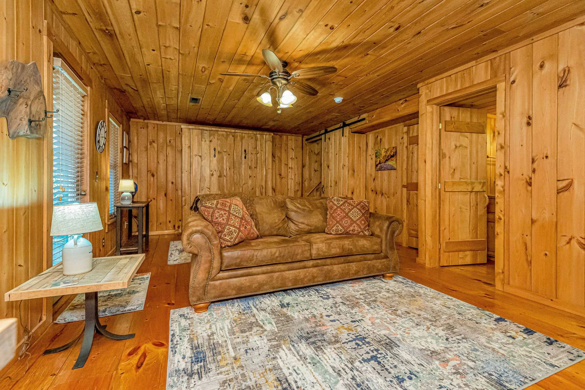 Image number 8 for the current listing