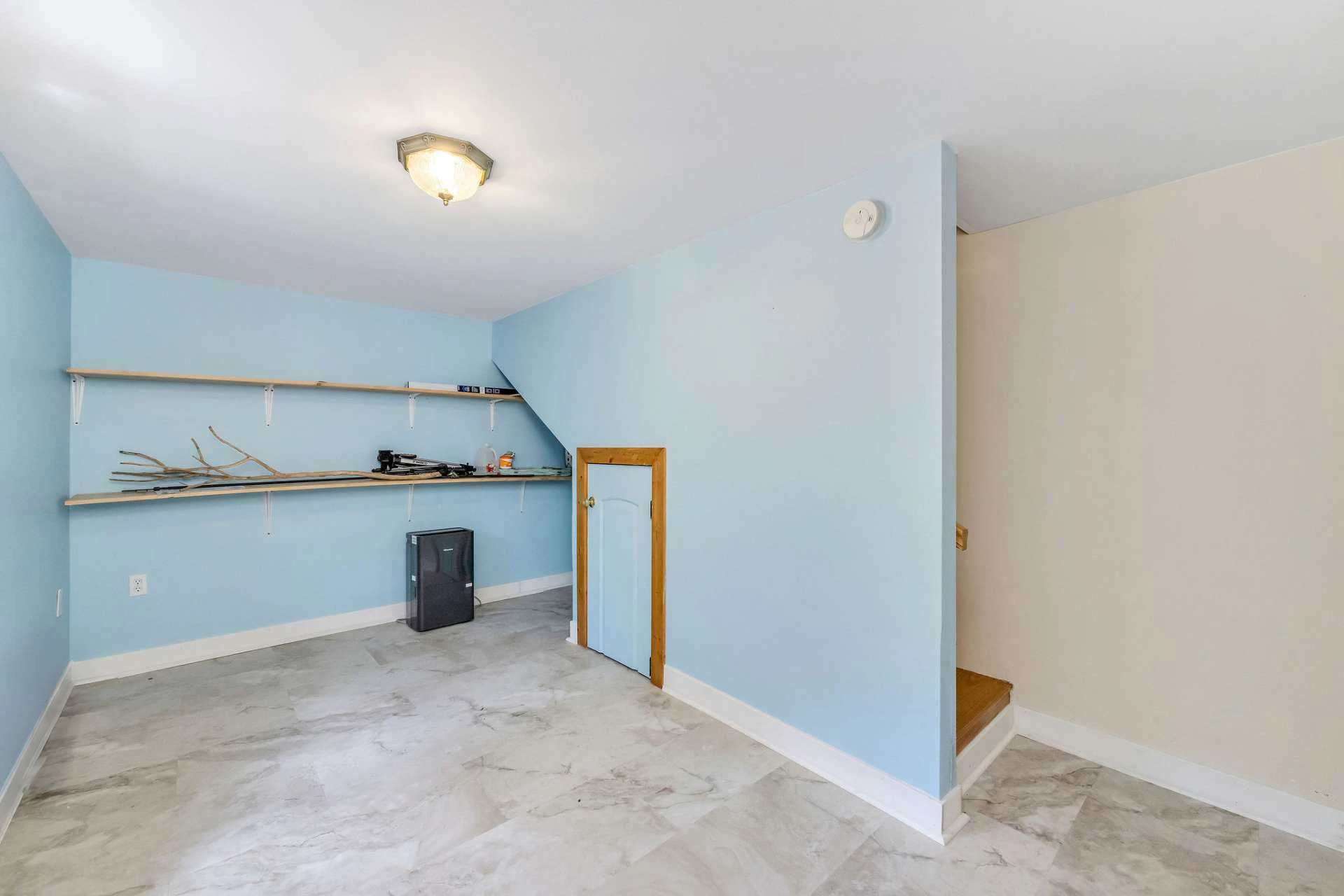 Image number 10 for the current listing