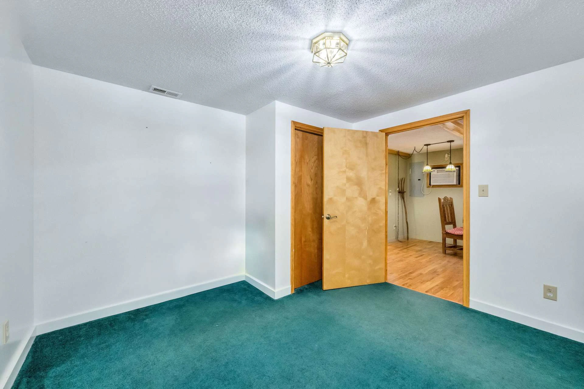 Image number 6 for the current listing