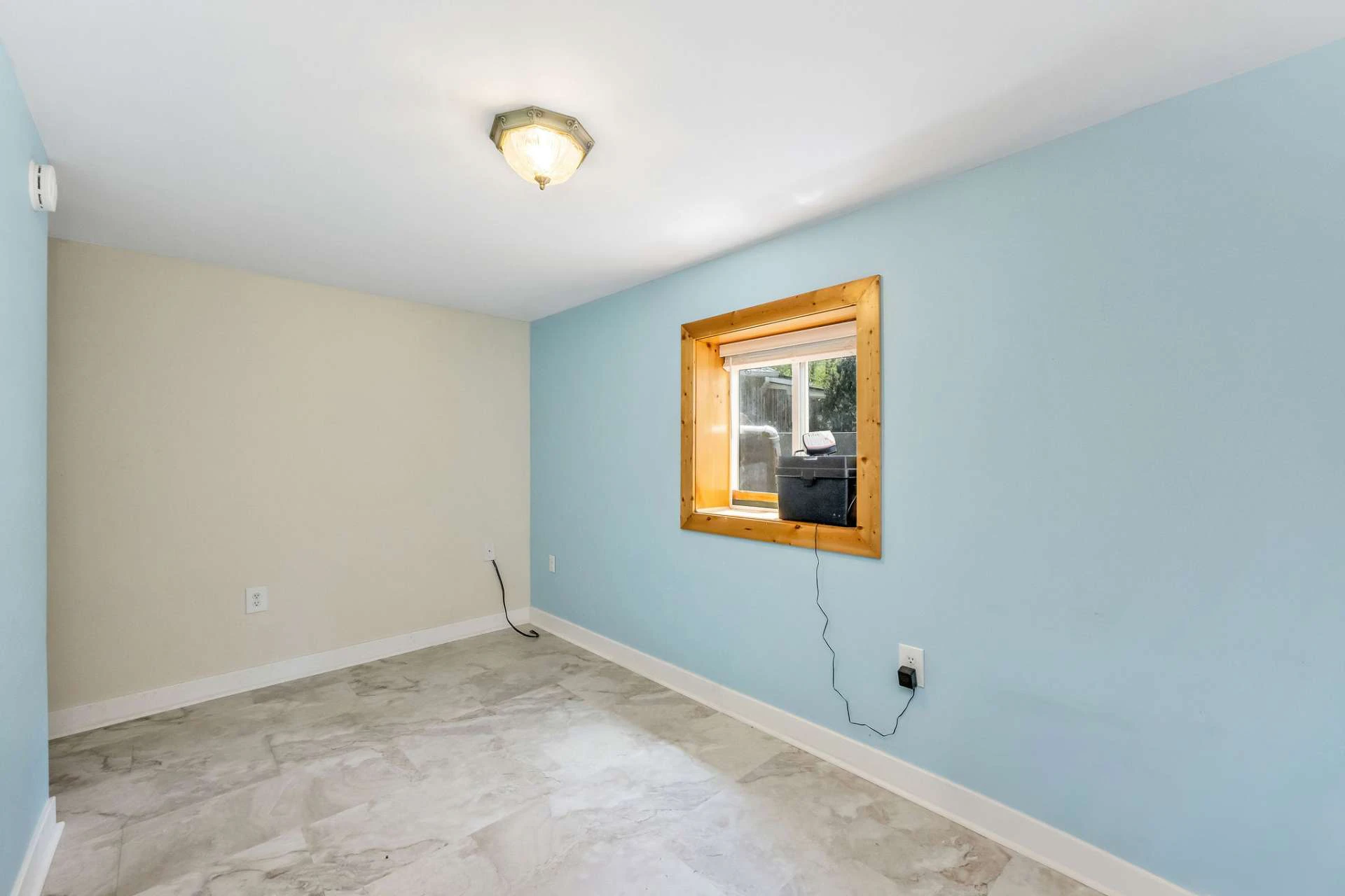 Image number 12 for the current listing