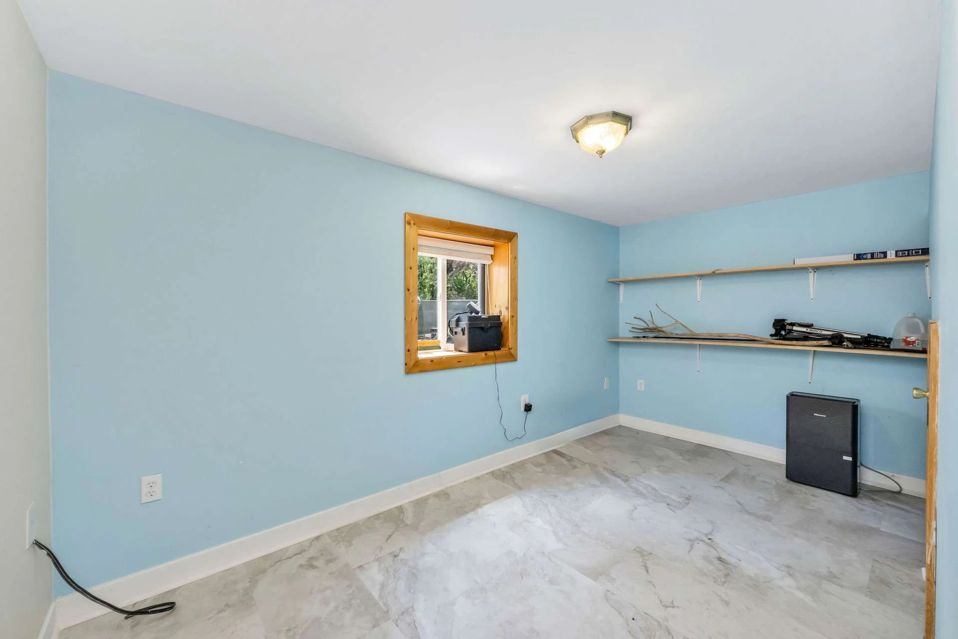 Image number 13 for the current listing