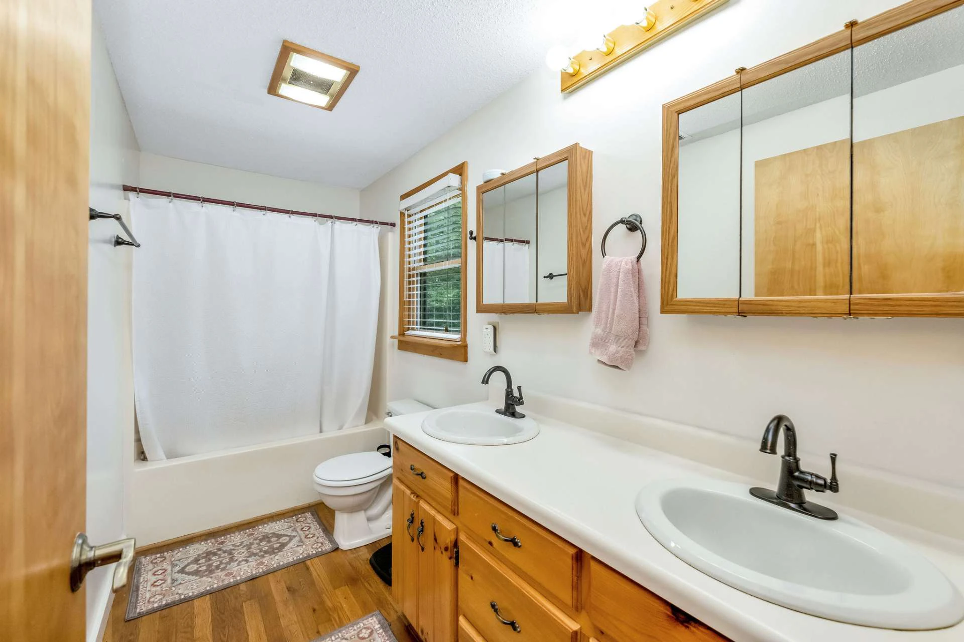 Image number 5 for the current listing