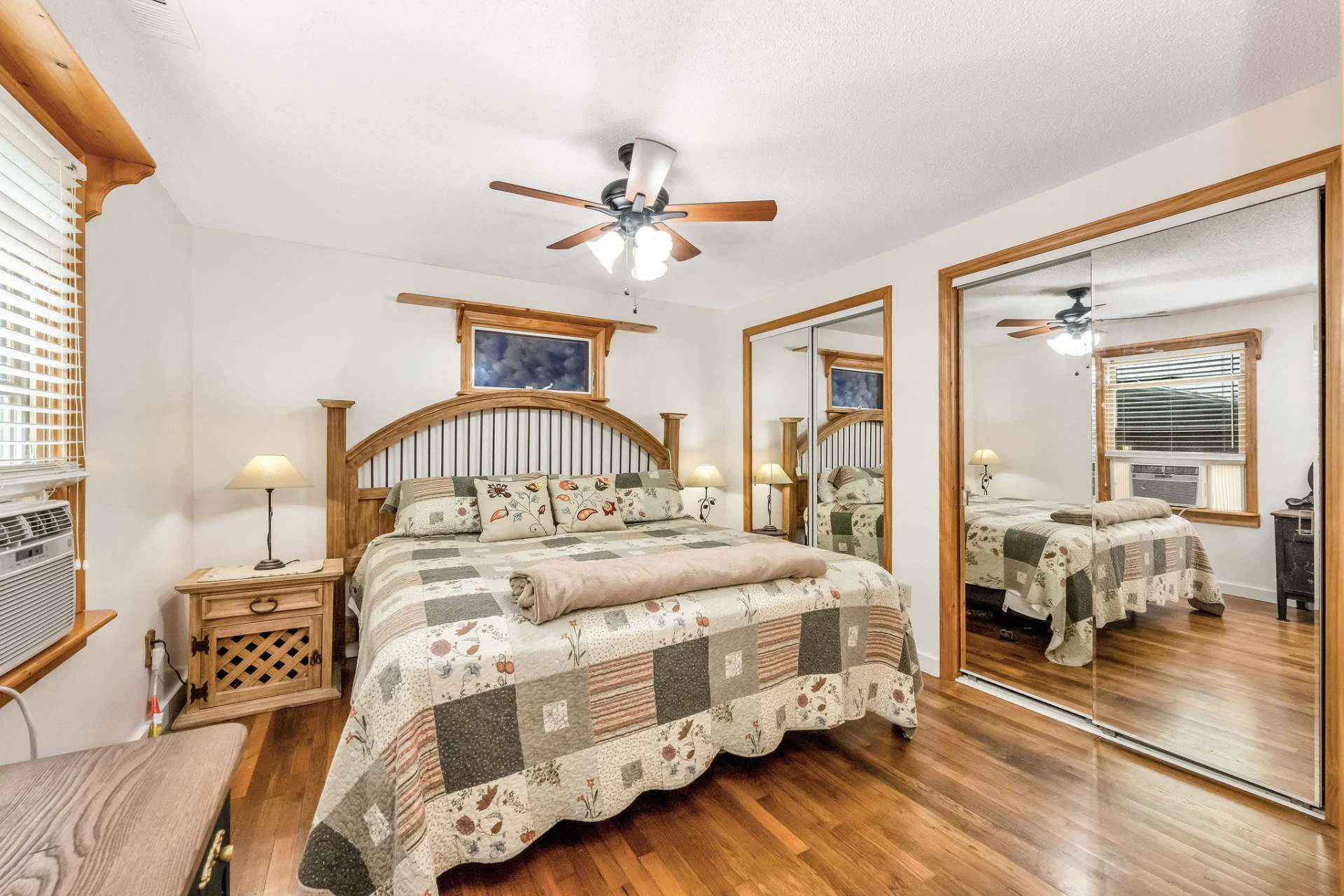 Image number 3 for the current listing