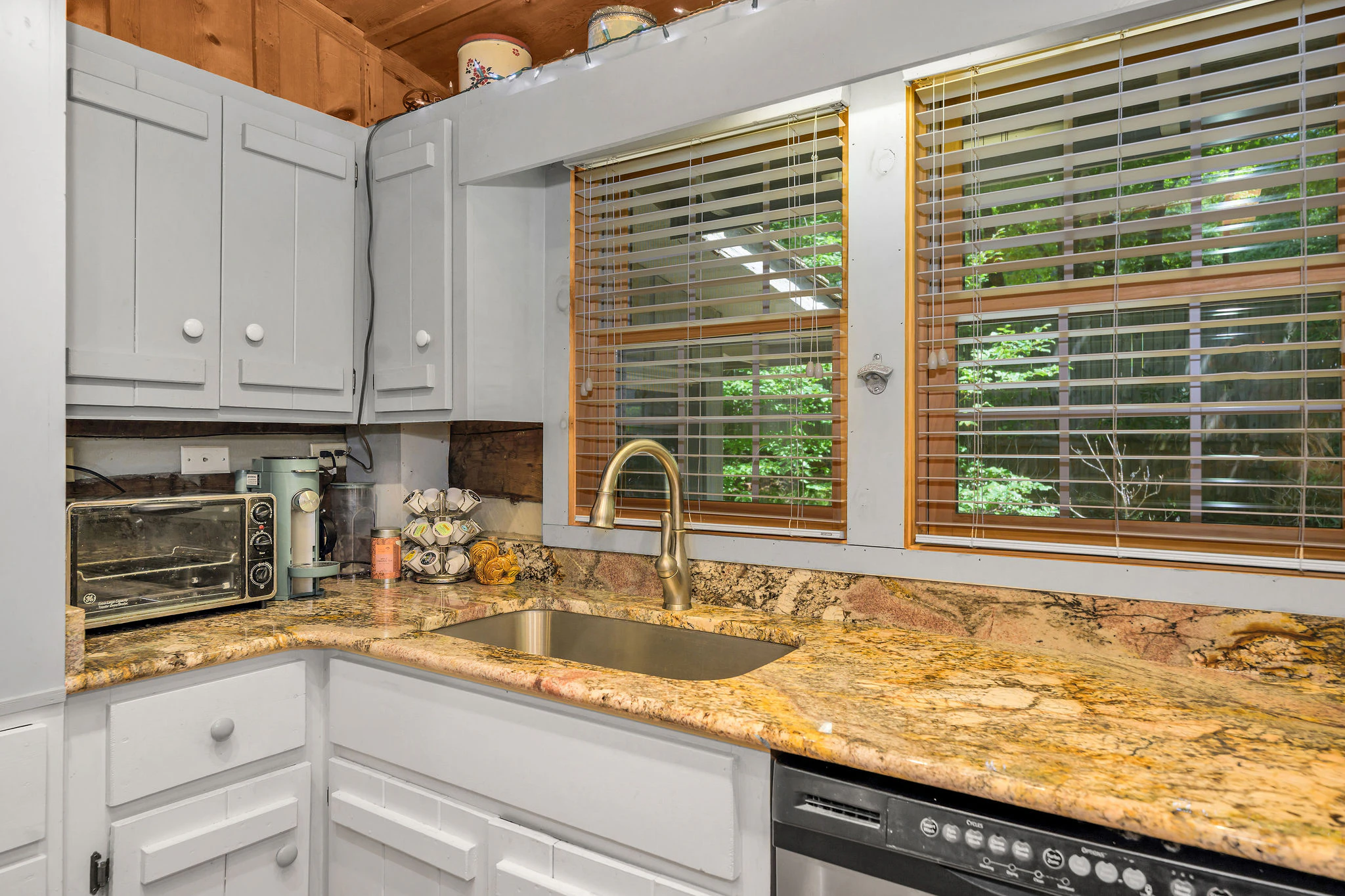 Image number 19 for the current listing