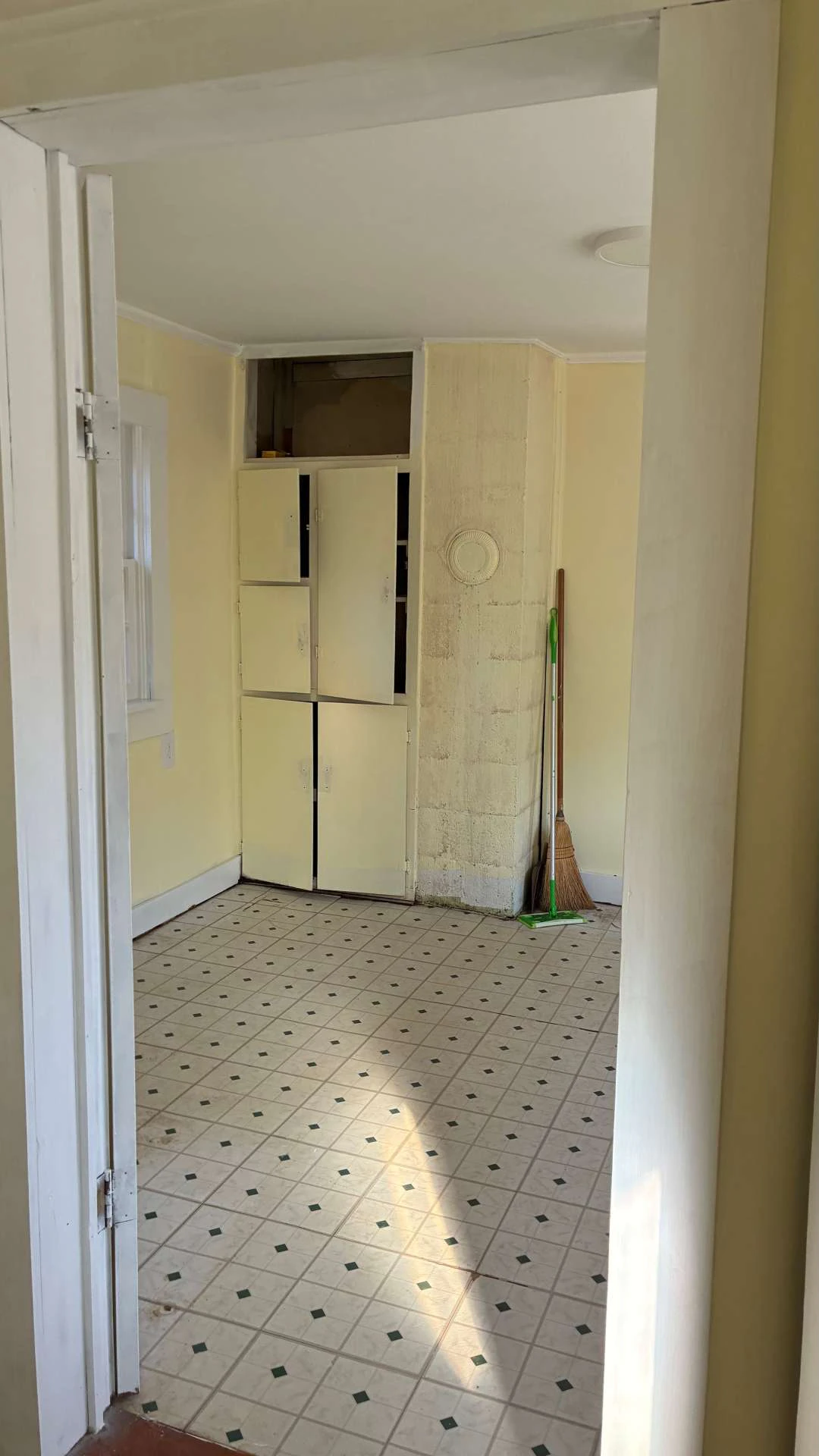 Image number 8 for the current listing