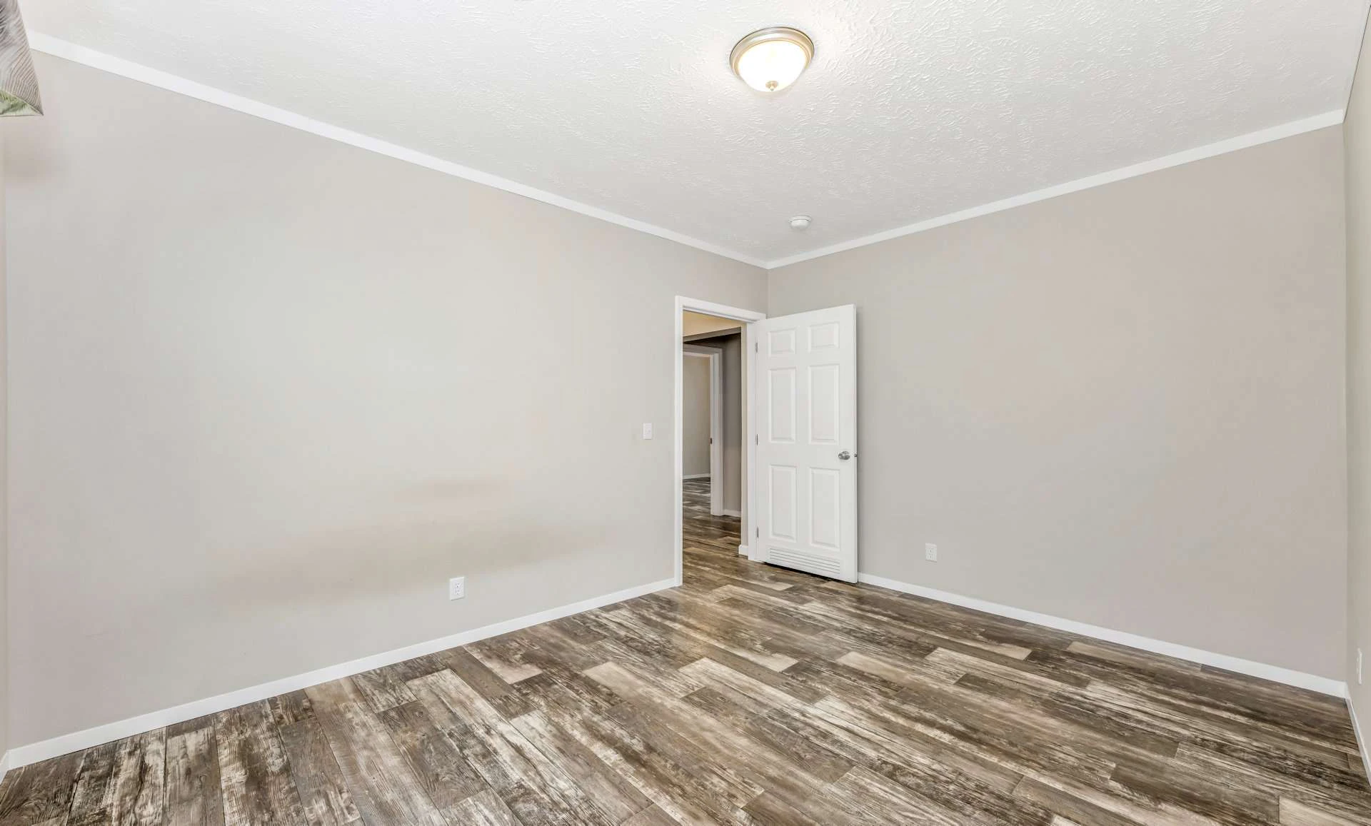 Image number 3 for the current listing