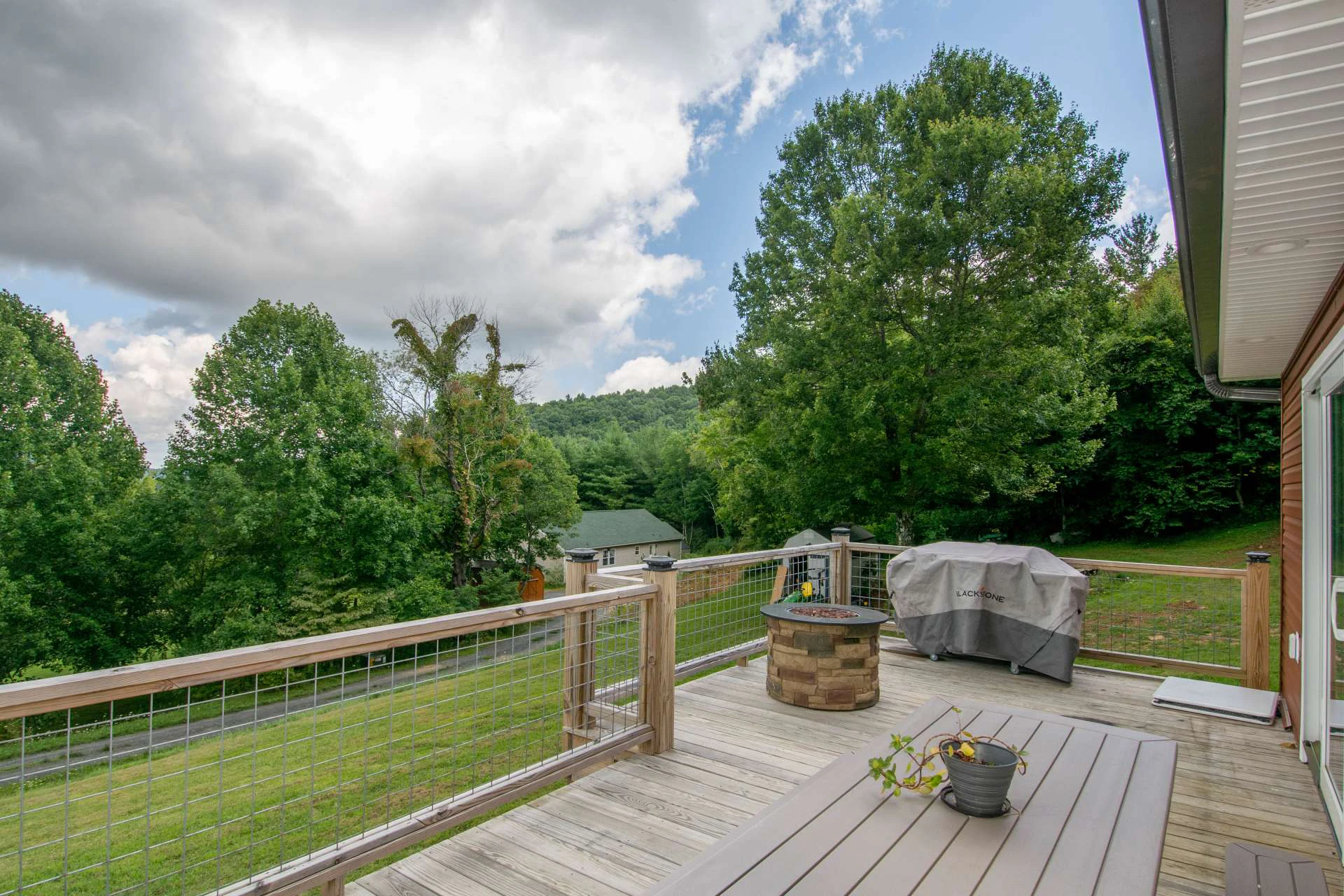 Image number 21 for the current listing