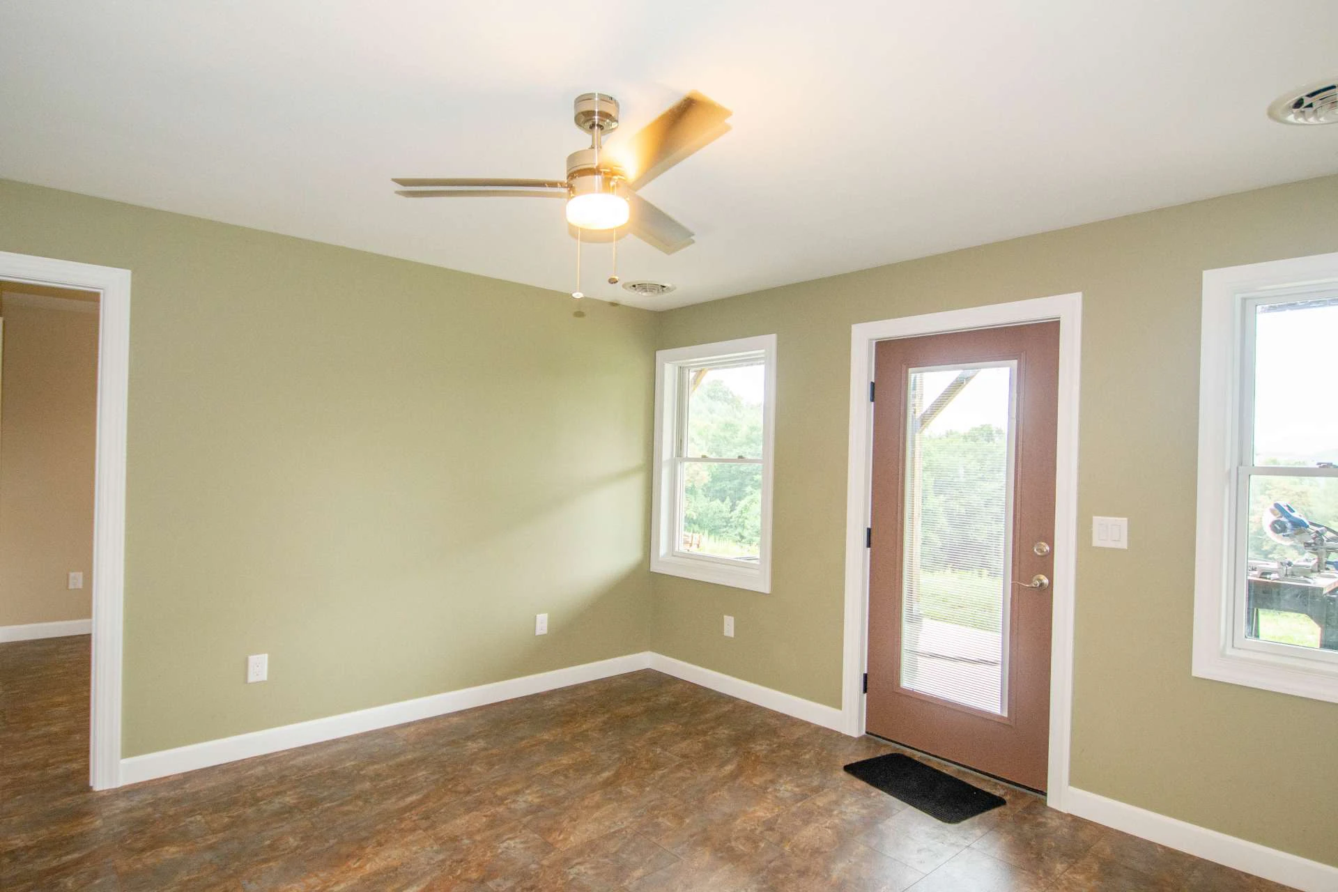 Image number 18 for the current listing