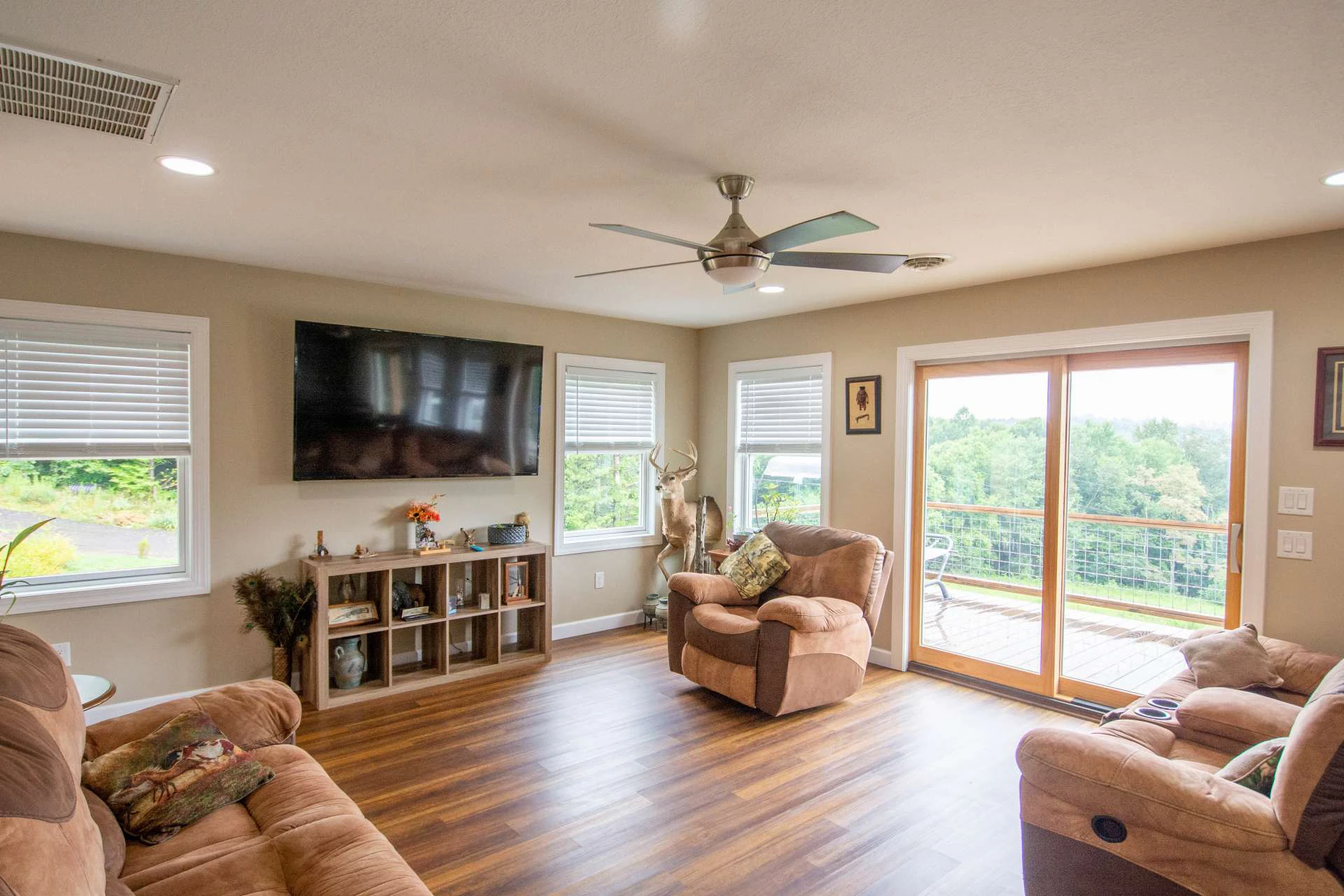 Image number 2 for the current listing