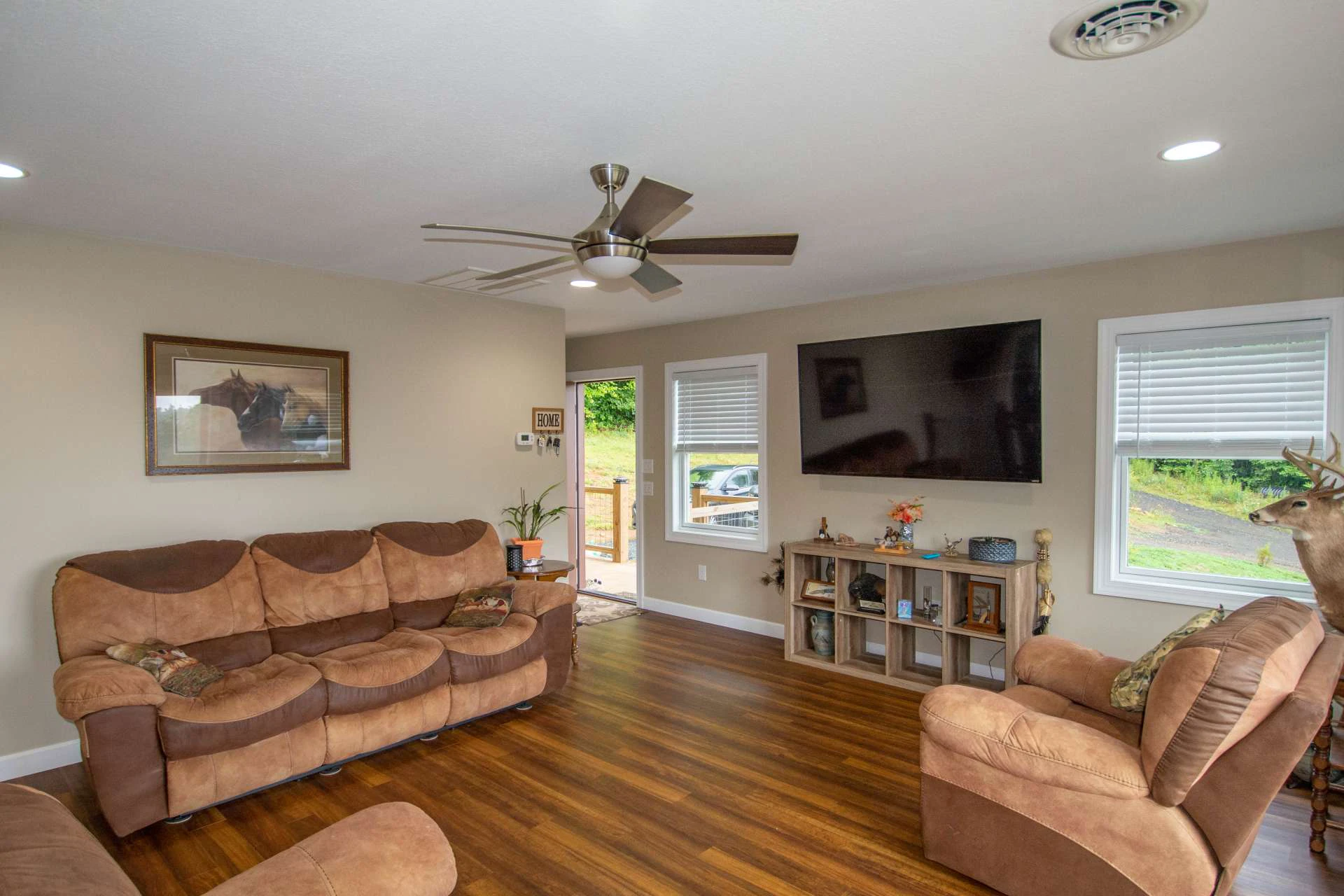Image number 11 for the current listing