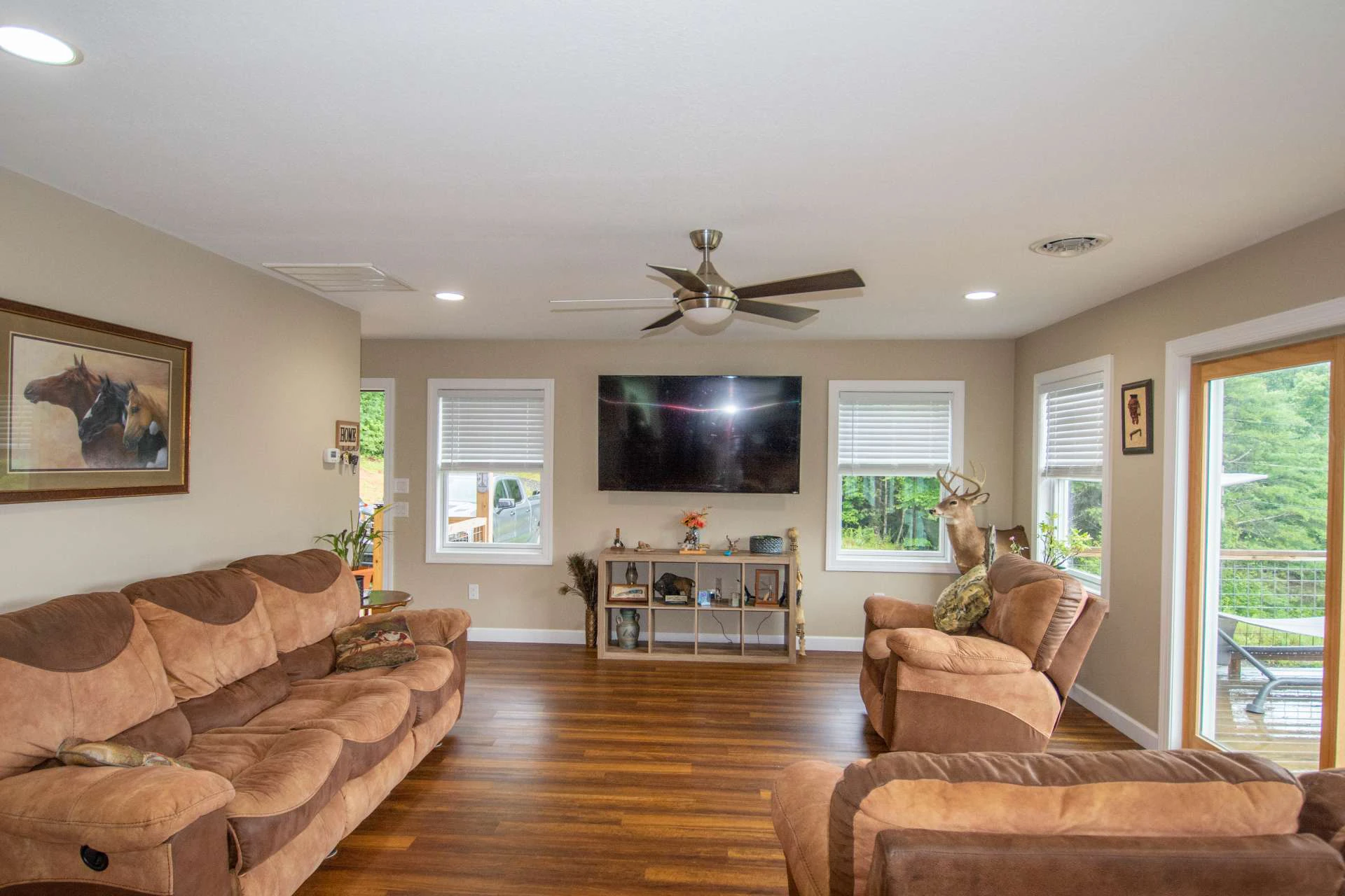 Image number 9 for the current listing