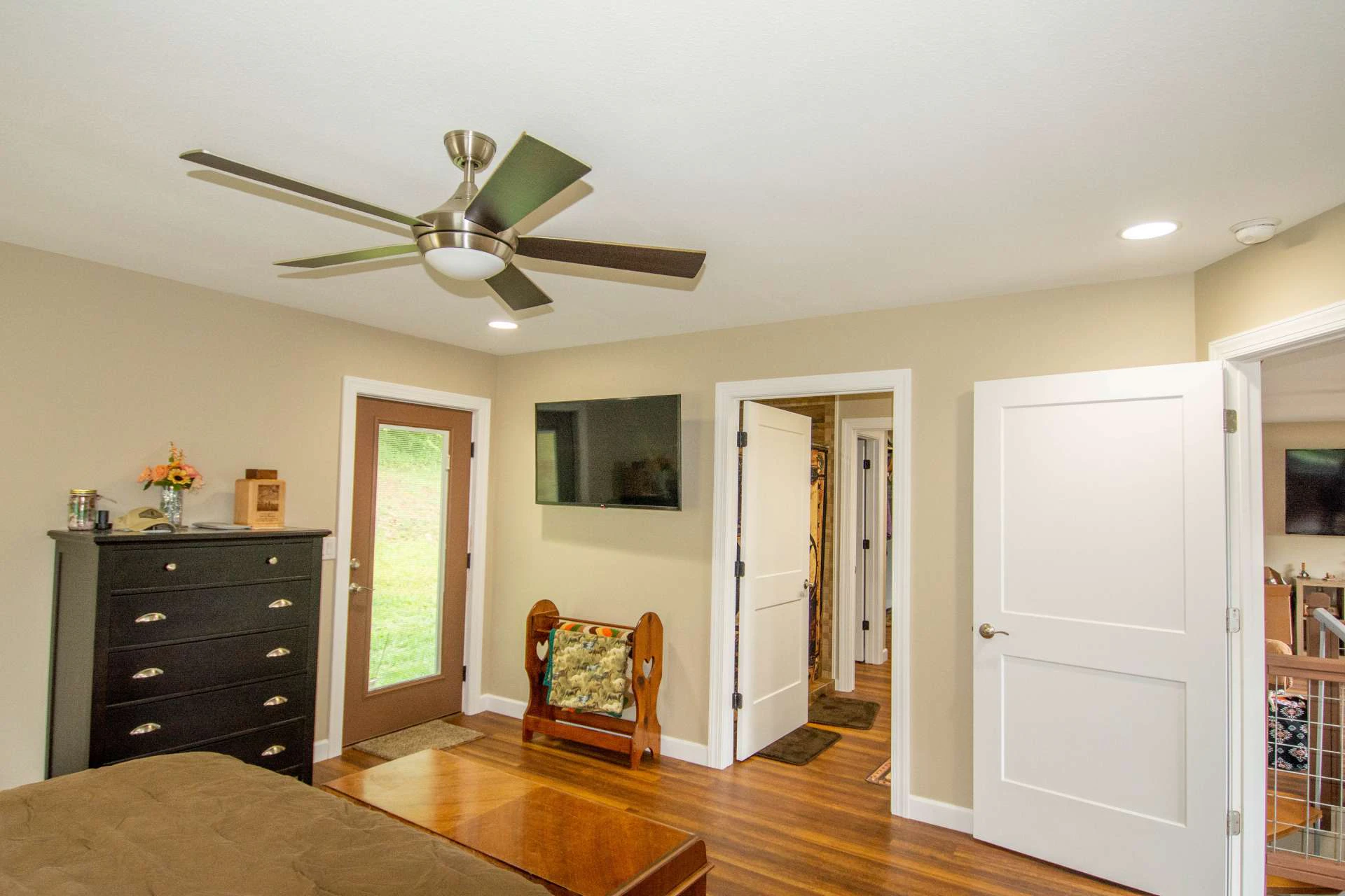 Image number 5 for the current listing